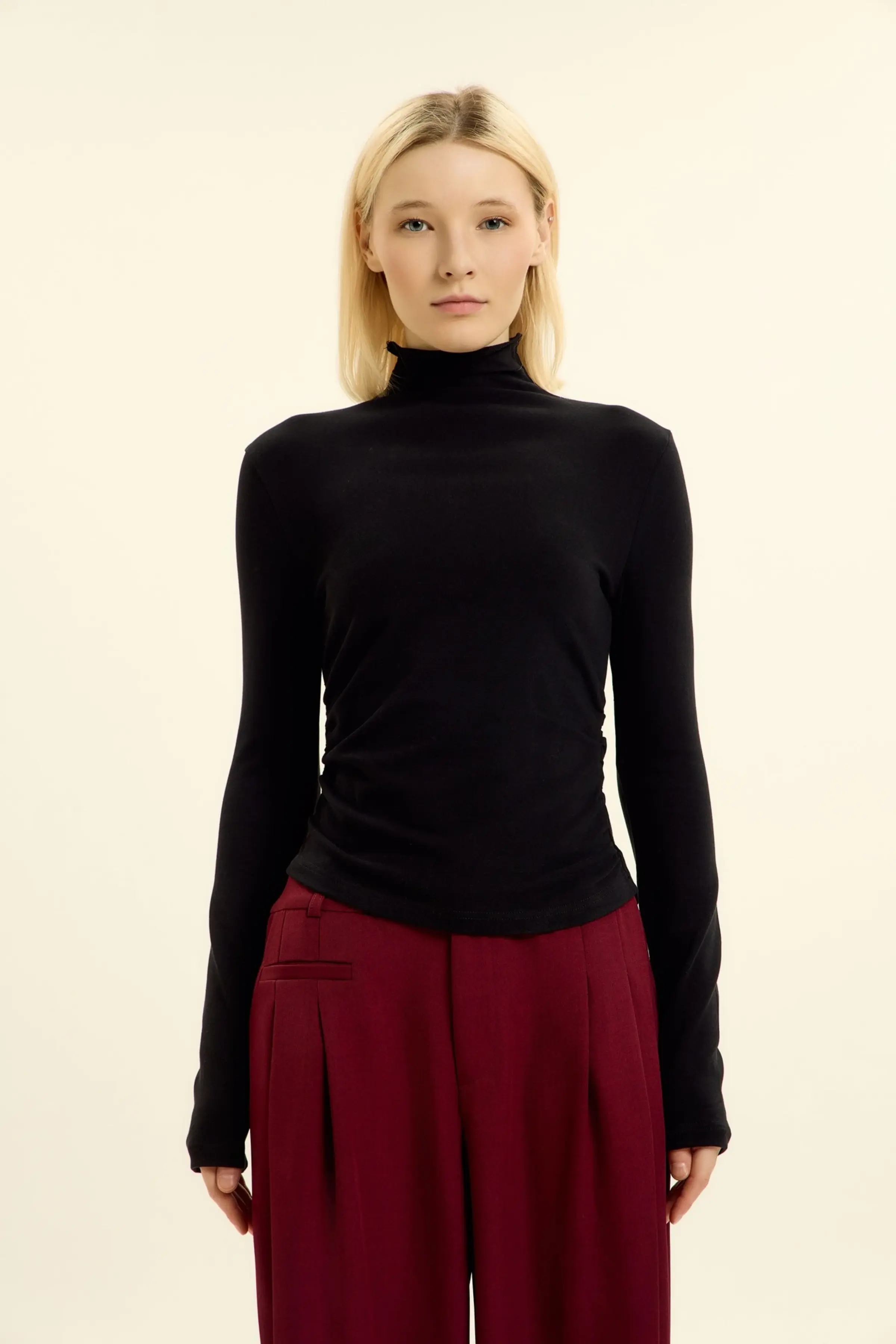 Лонгслив черный для женщин 46247-1 59