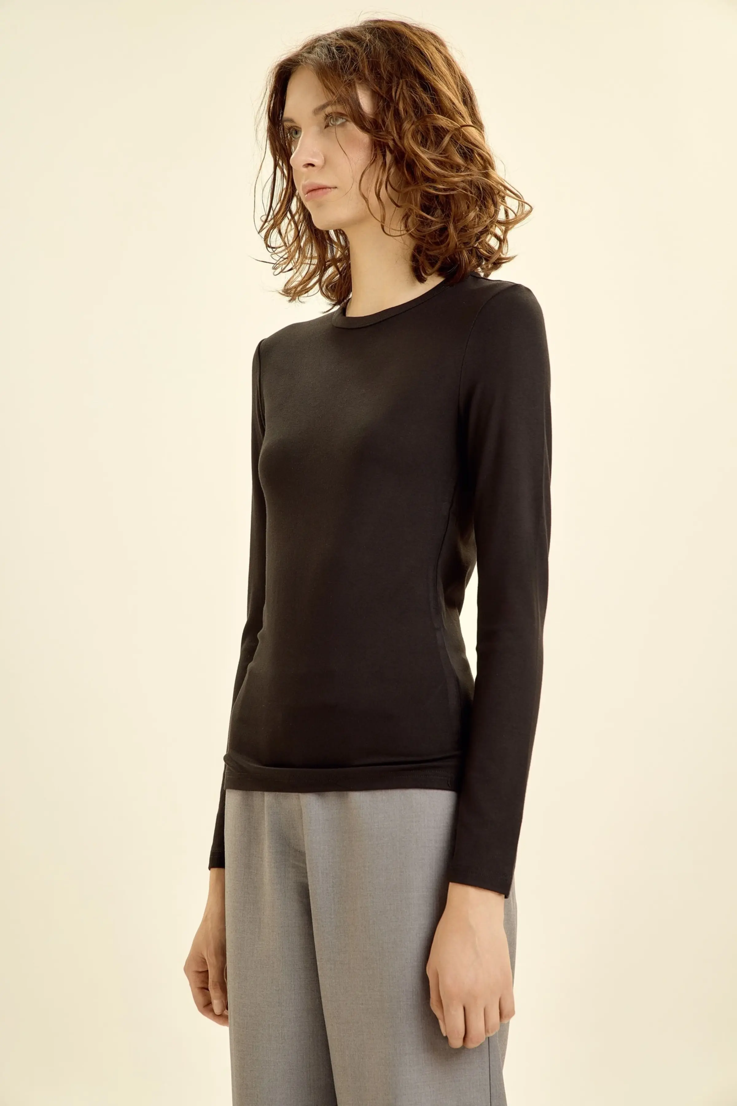 Лонгслив черный для женщин 46133-1 59