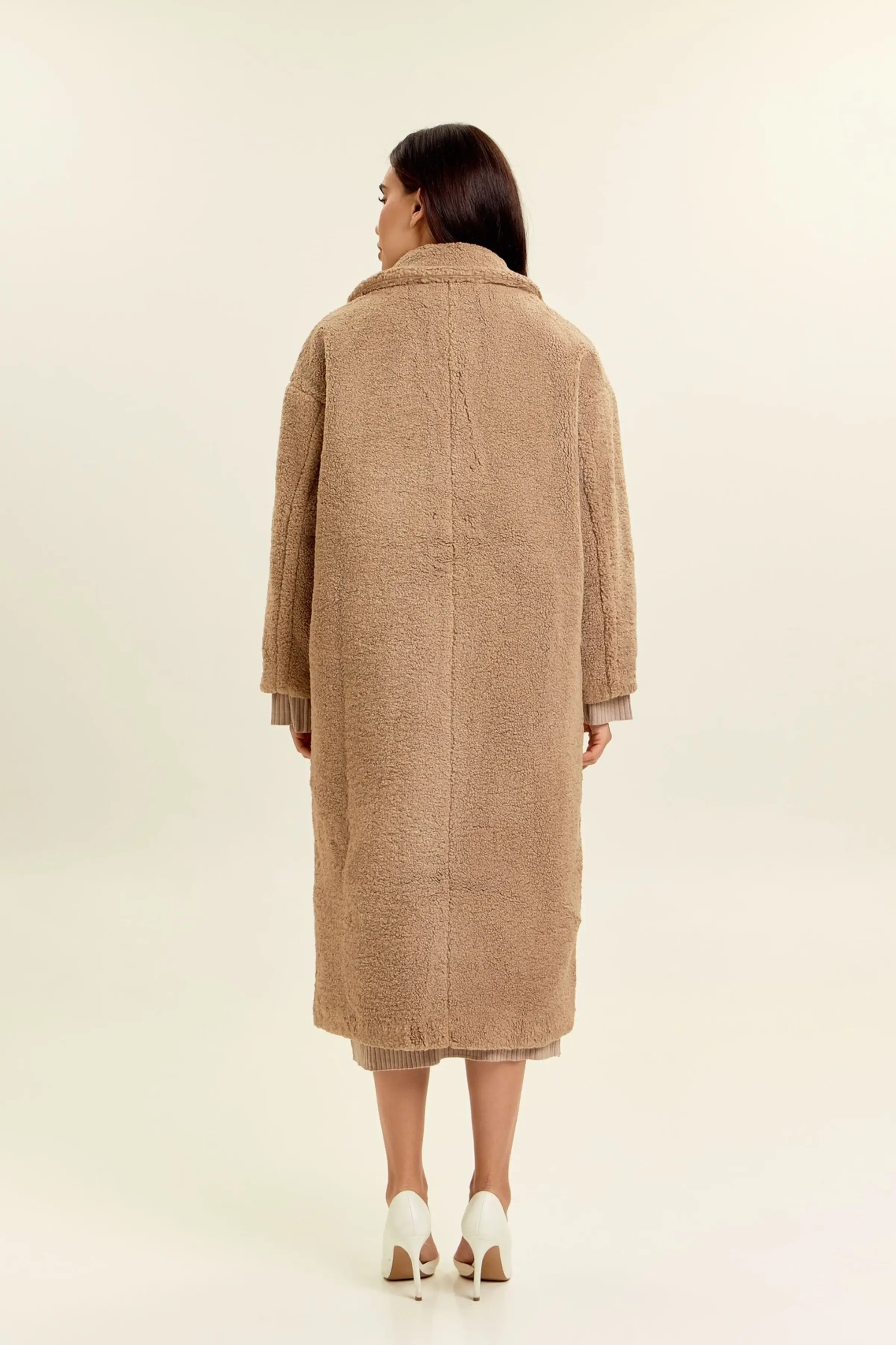 Пальто бежевый для женщин 47115-15 53