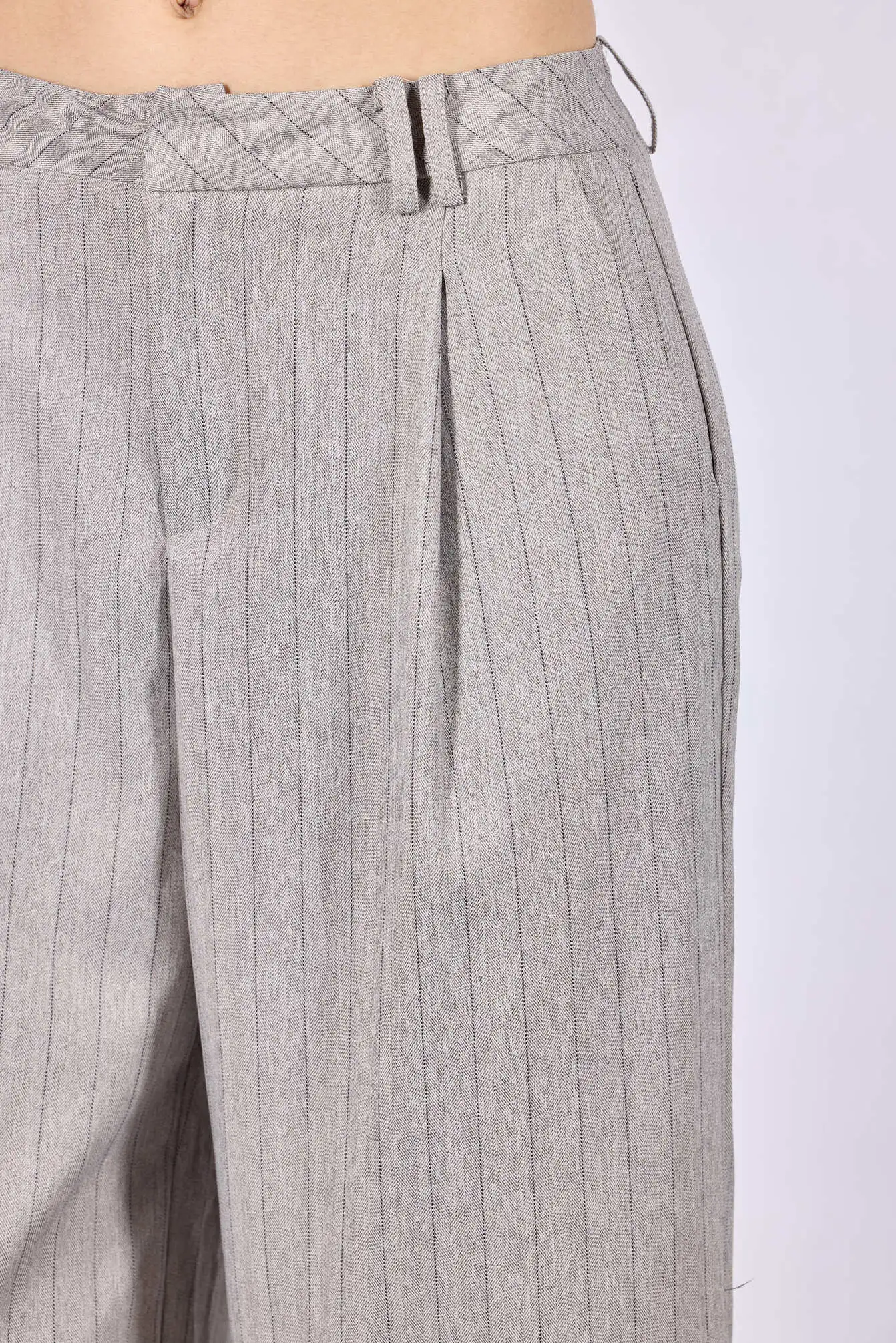 Брюки бело-серая полоска для женщин 44104-49 71