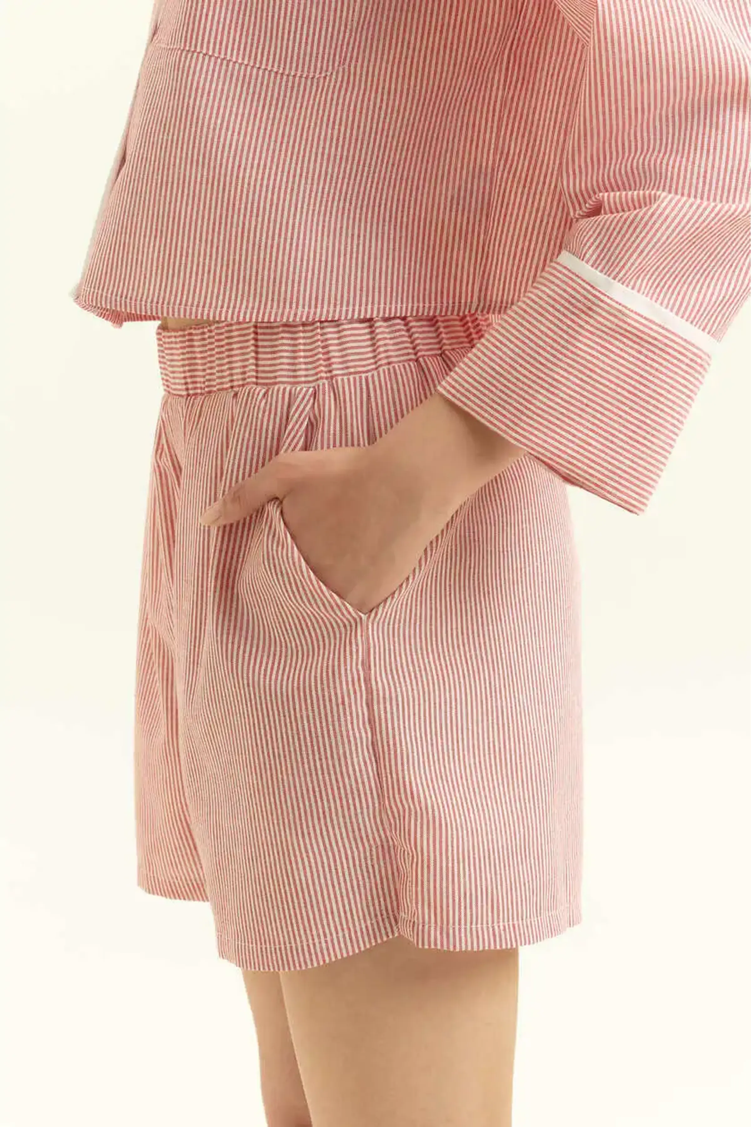 Шорты бело-красная полоска для женщин 45197-50 57