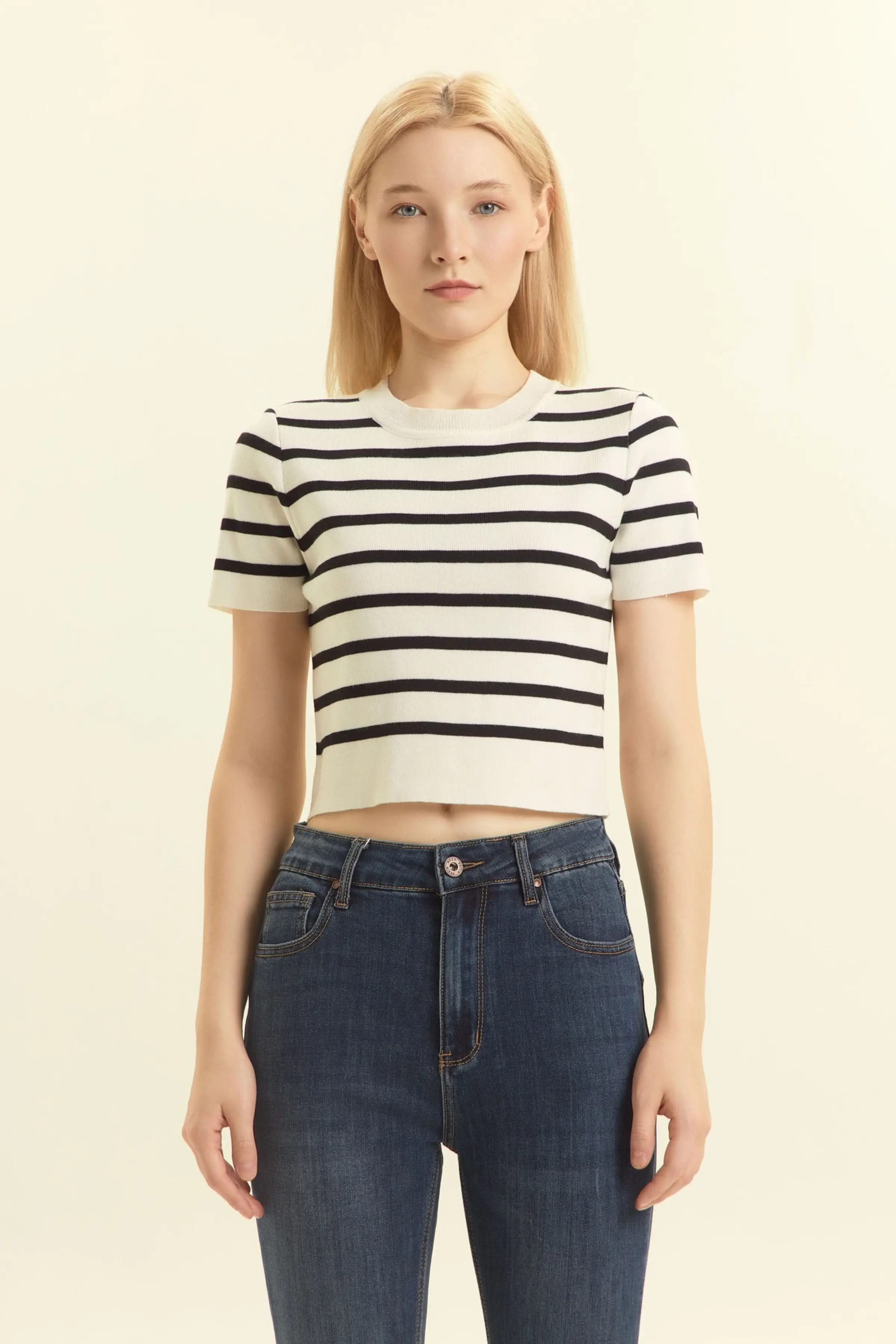 Джемпер бело-черная полоска для женщин 46342-46 60