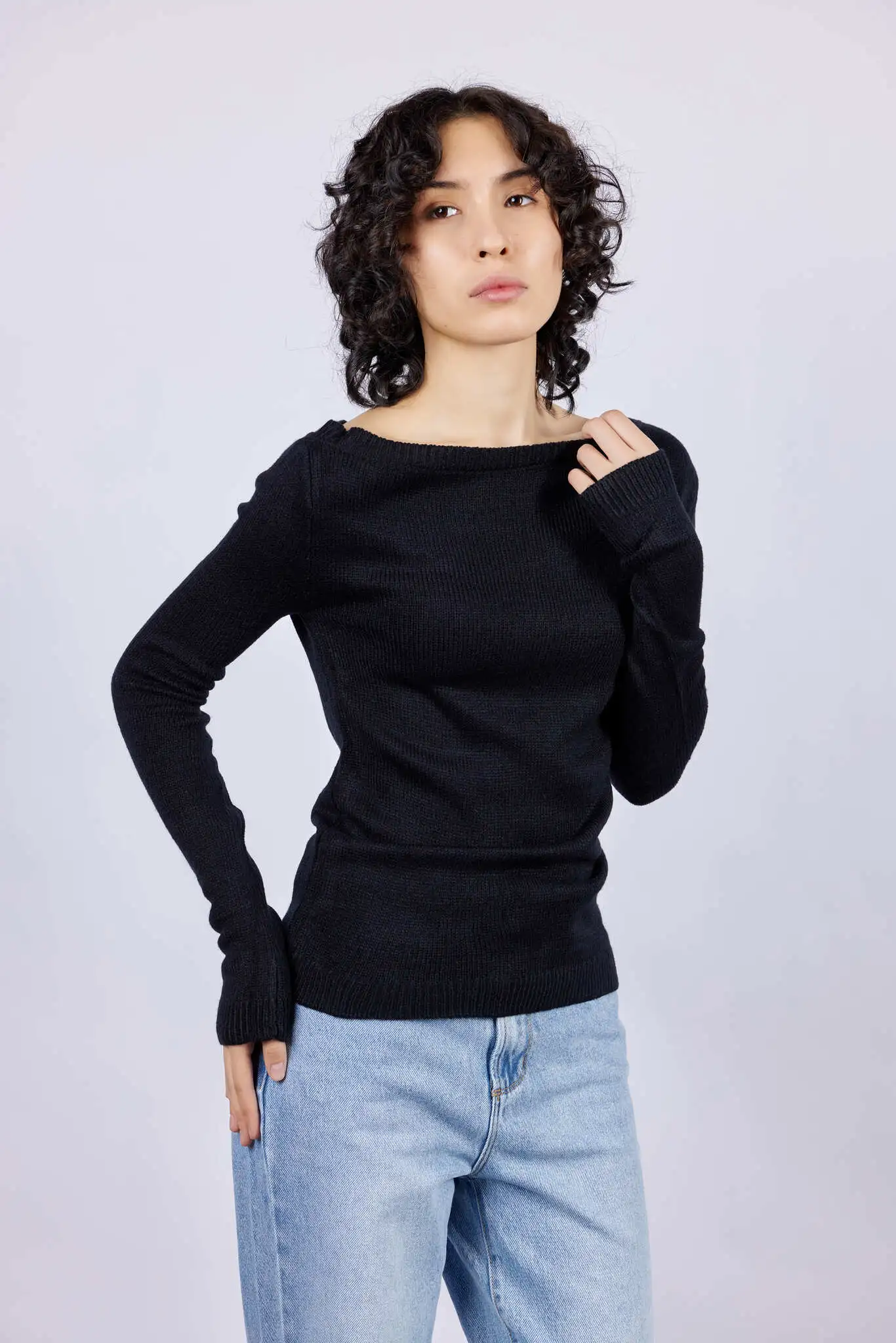 Джемпер черный для женщин 43226-1 60