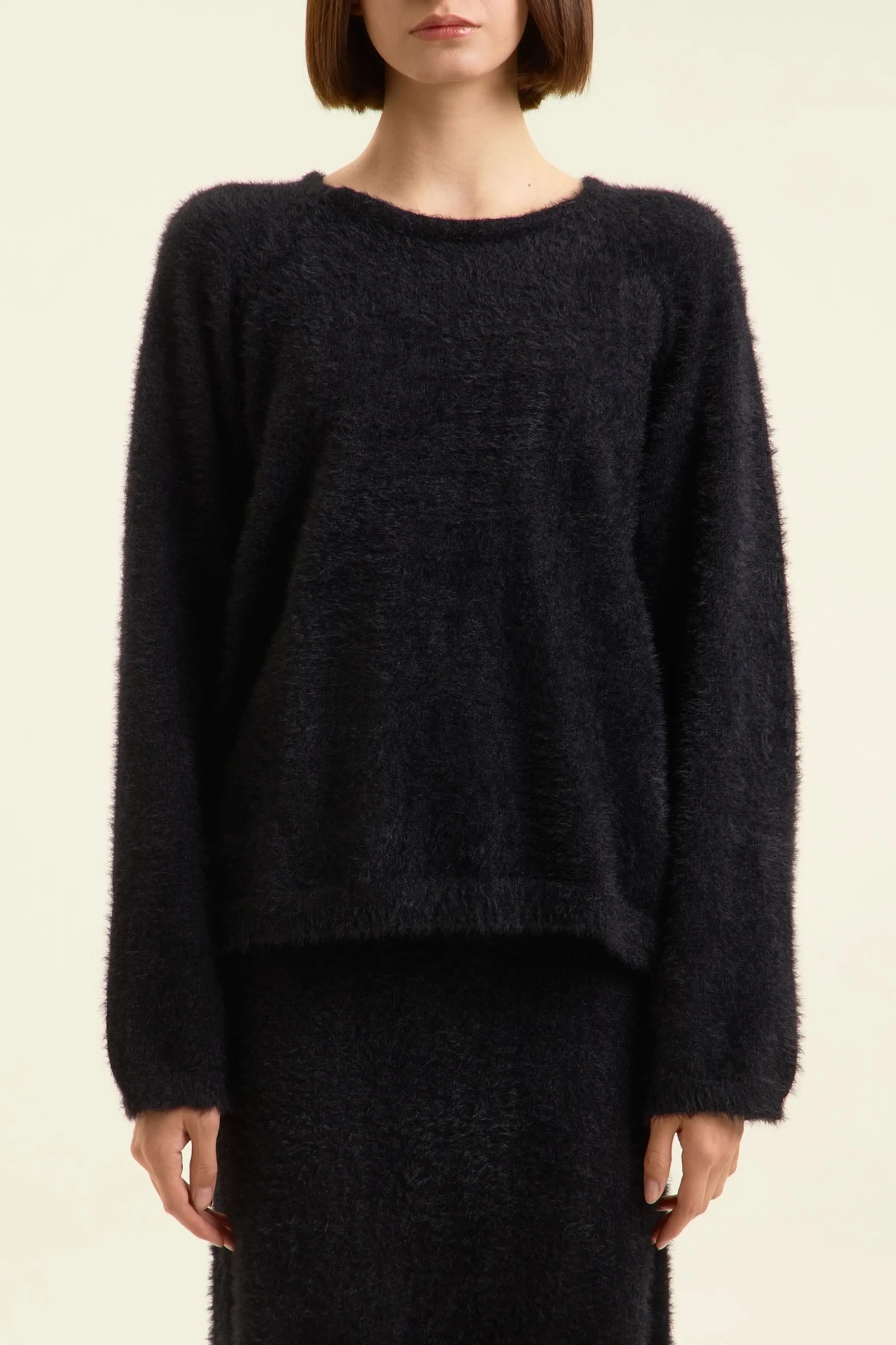 Свитер черный для женщин 47206-1 65