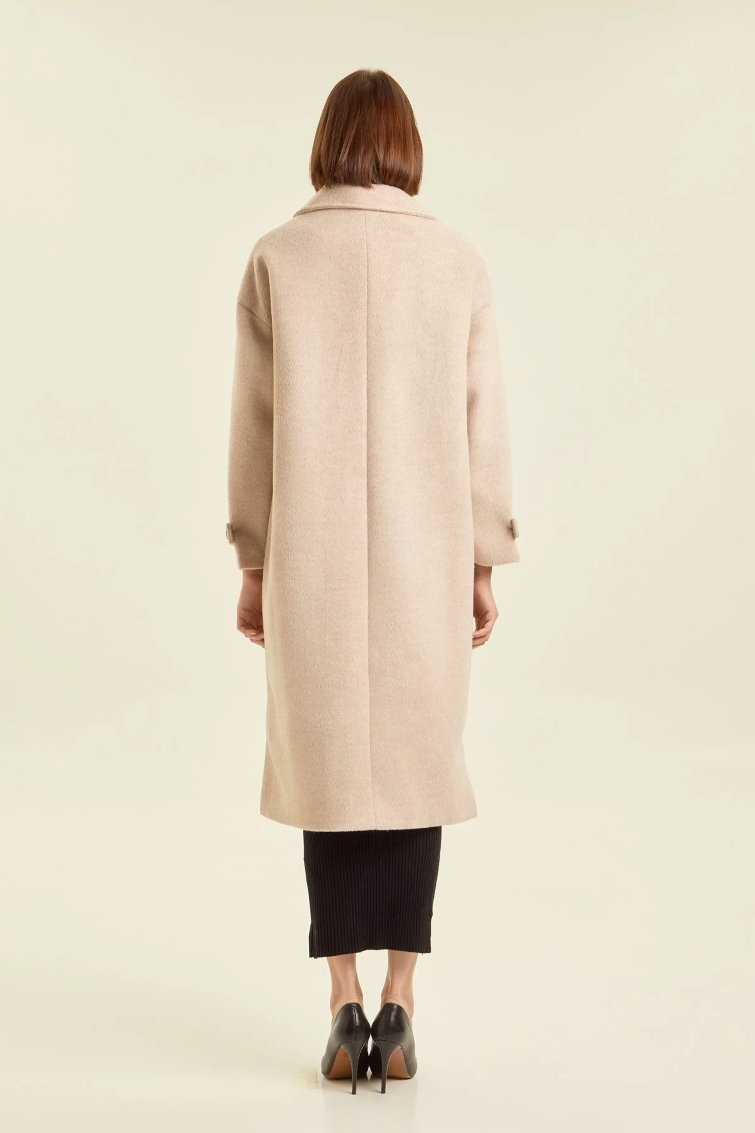 Пальто бежевый для женщин 47111-15 53