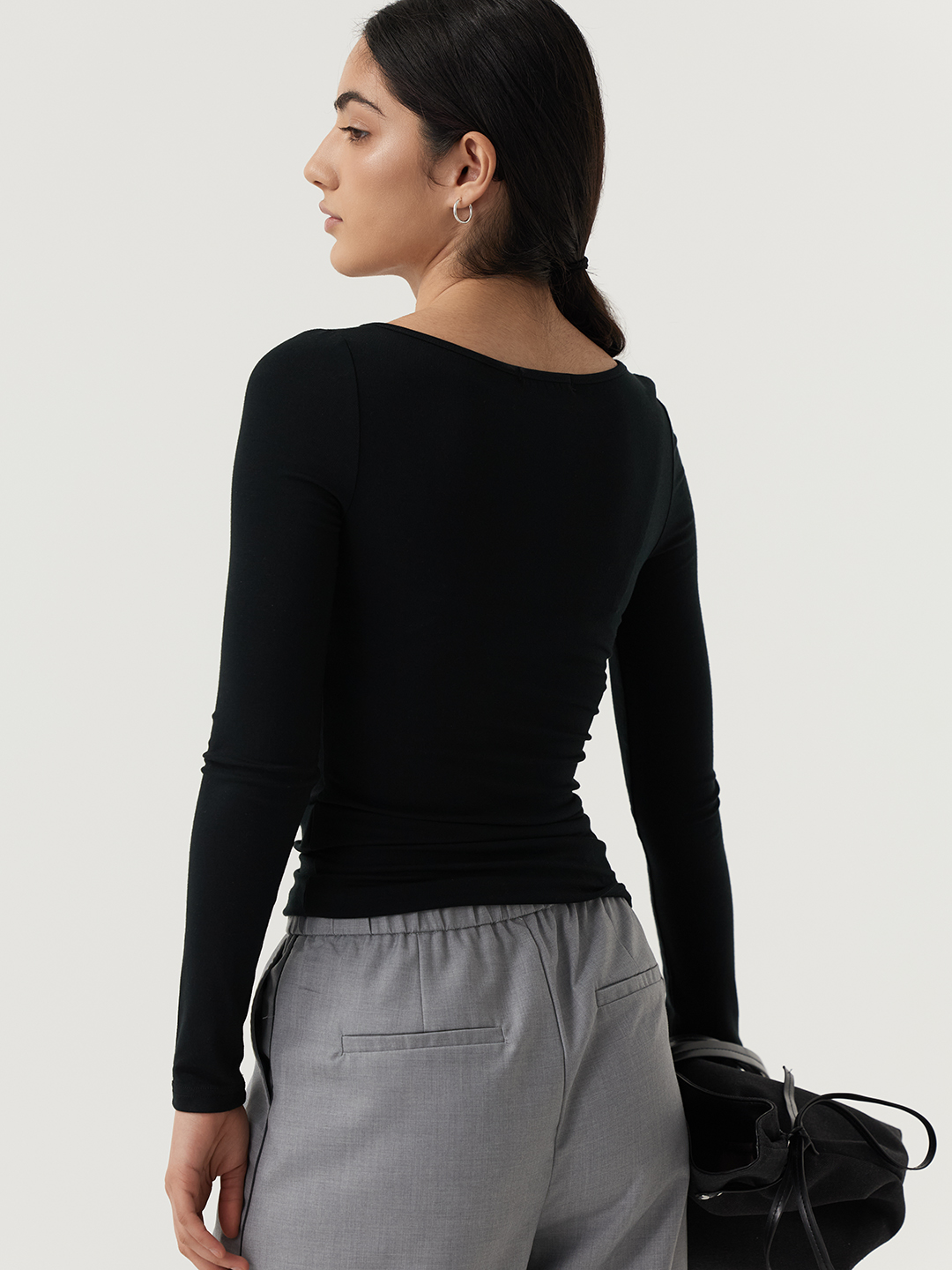 Лонгслив черный для женщин 48108-1 59