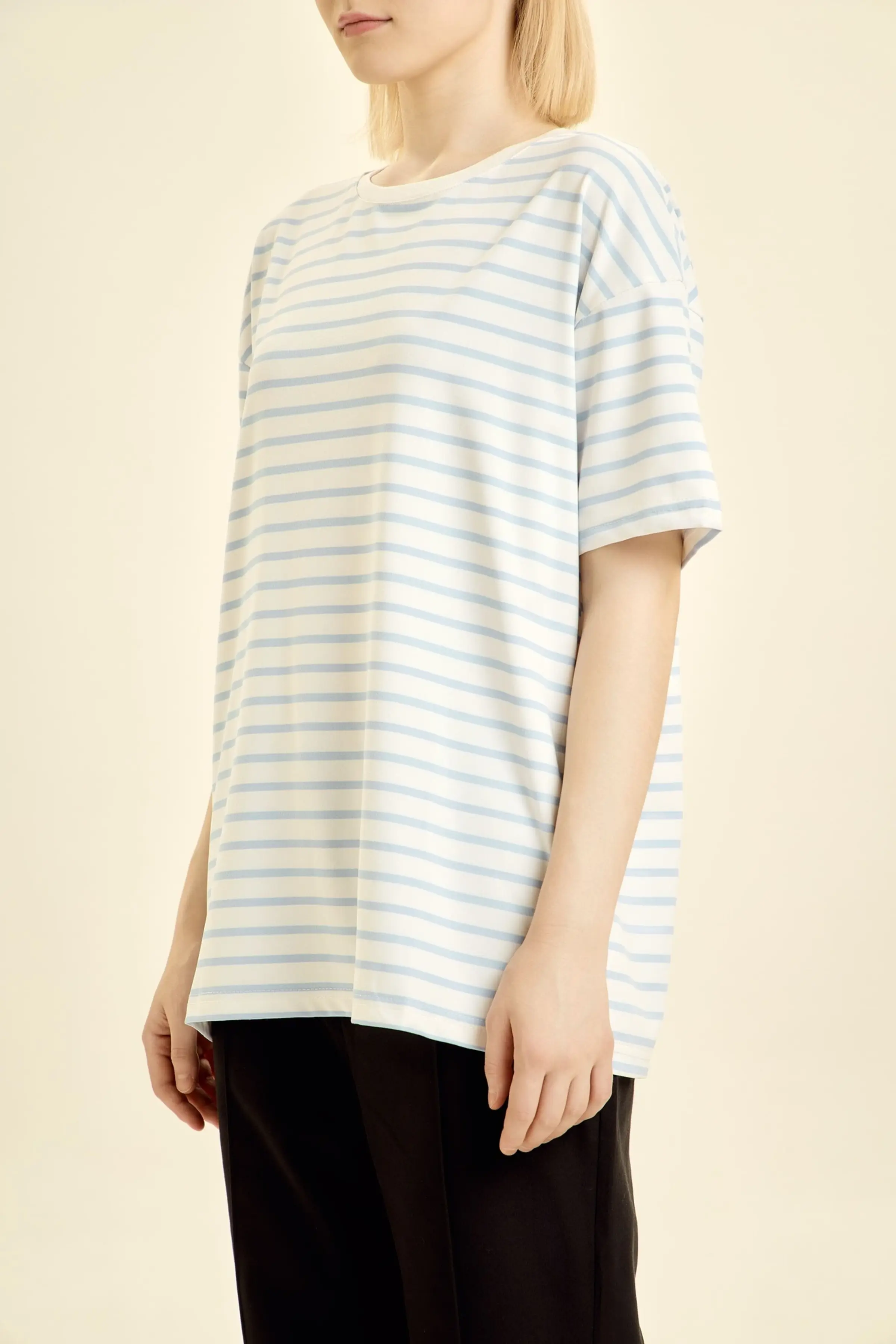 Футболка бело-голубая полоска для женщин 46256-47 67