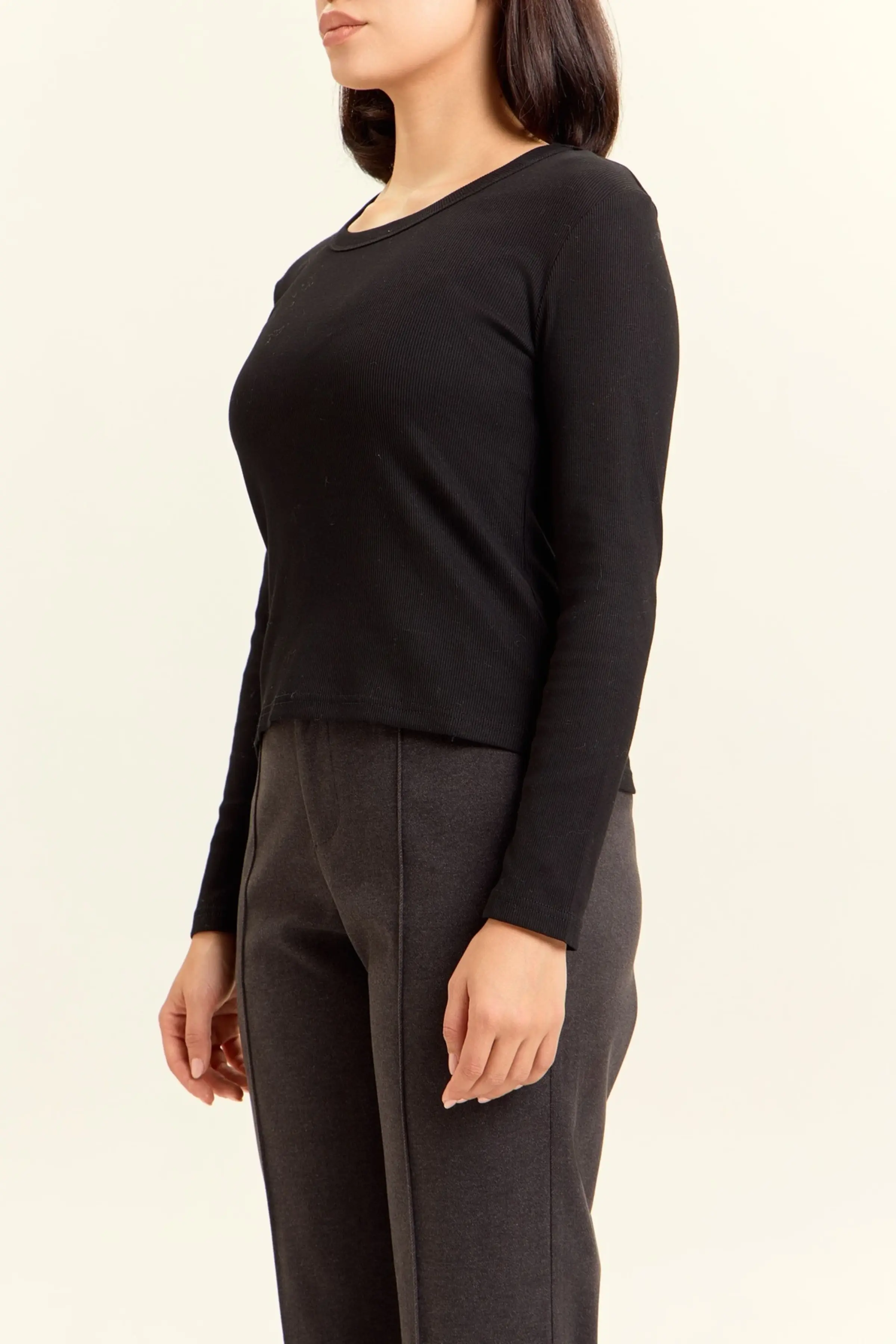 Лонгслив черный для женщин 47183-1 59