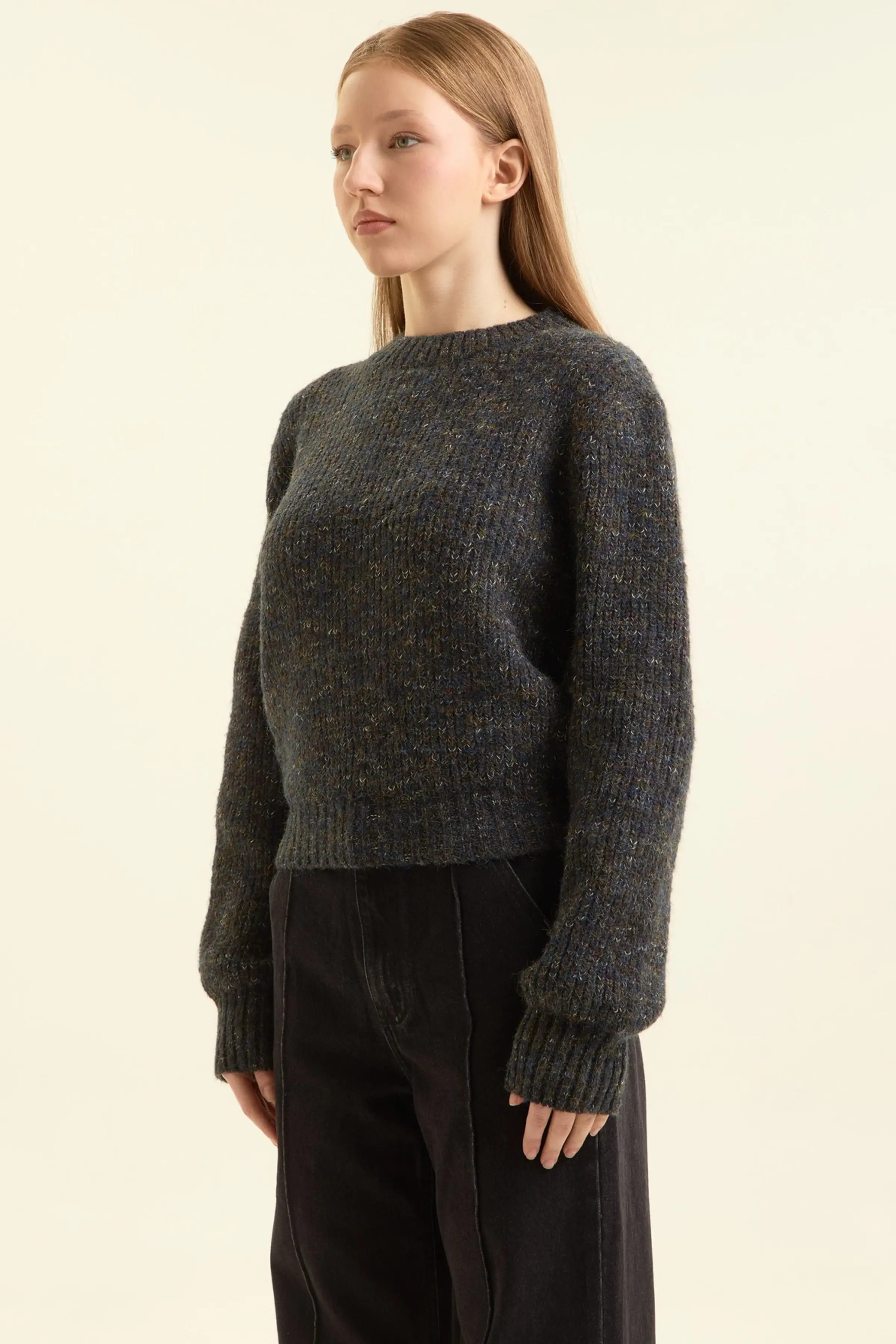 Свитер черный для женщин 47295-1 65