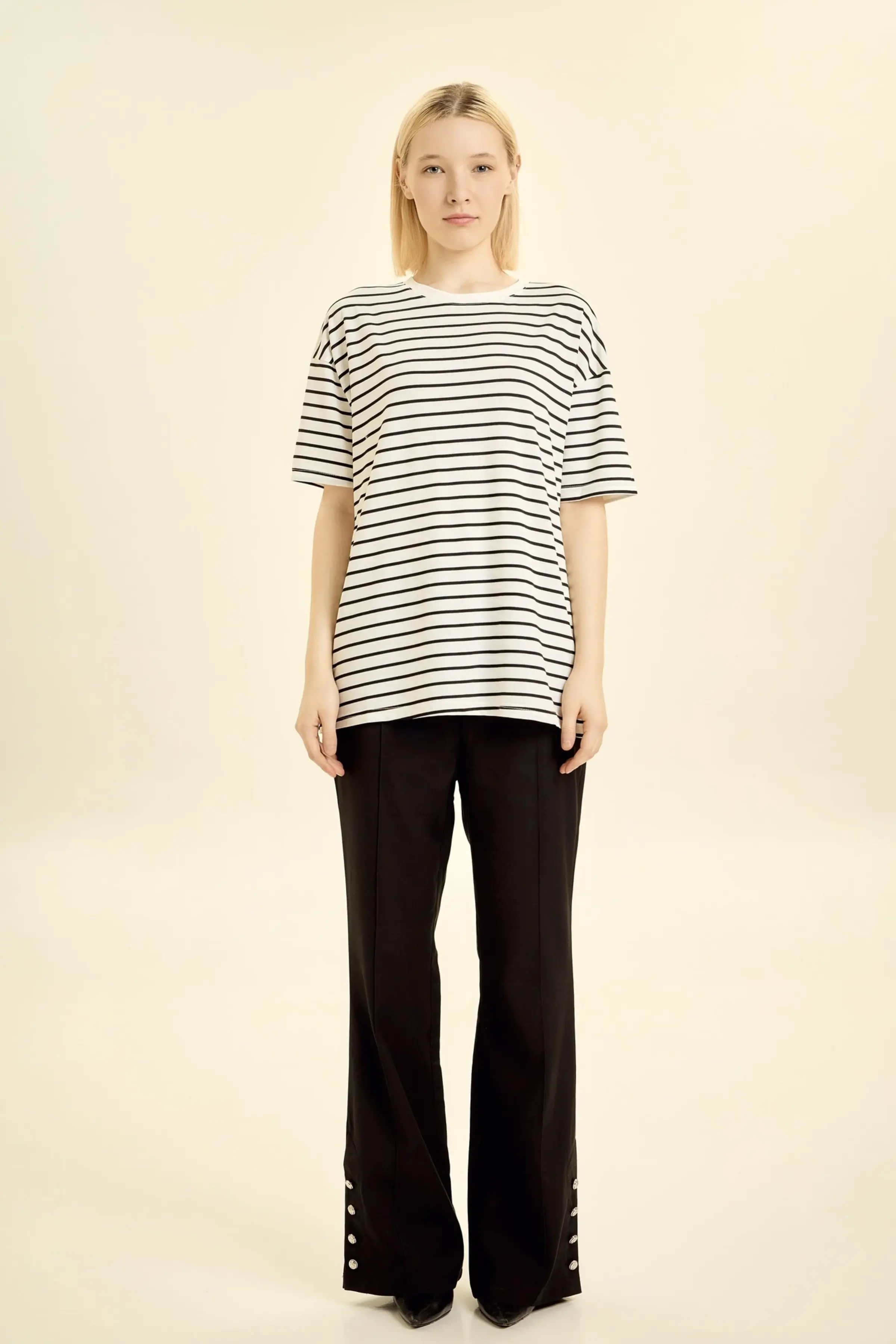 Футболка бело-черная полоска для женщин 46256-46 67