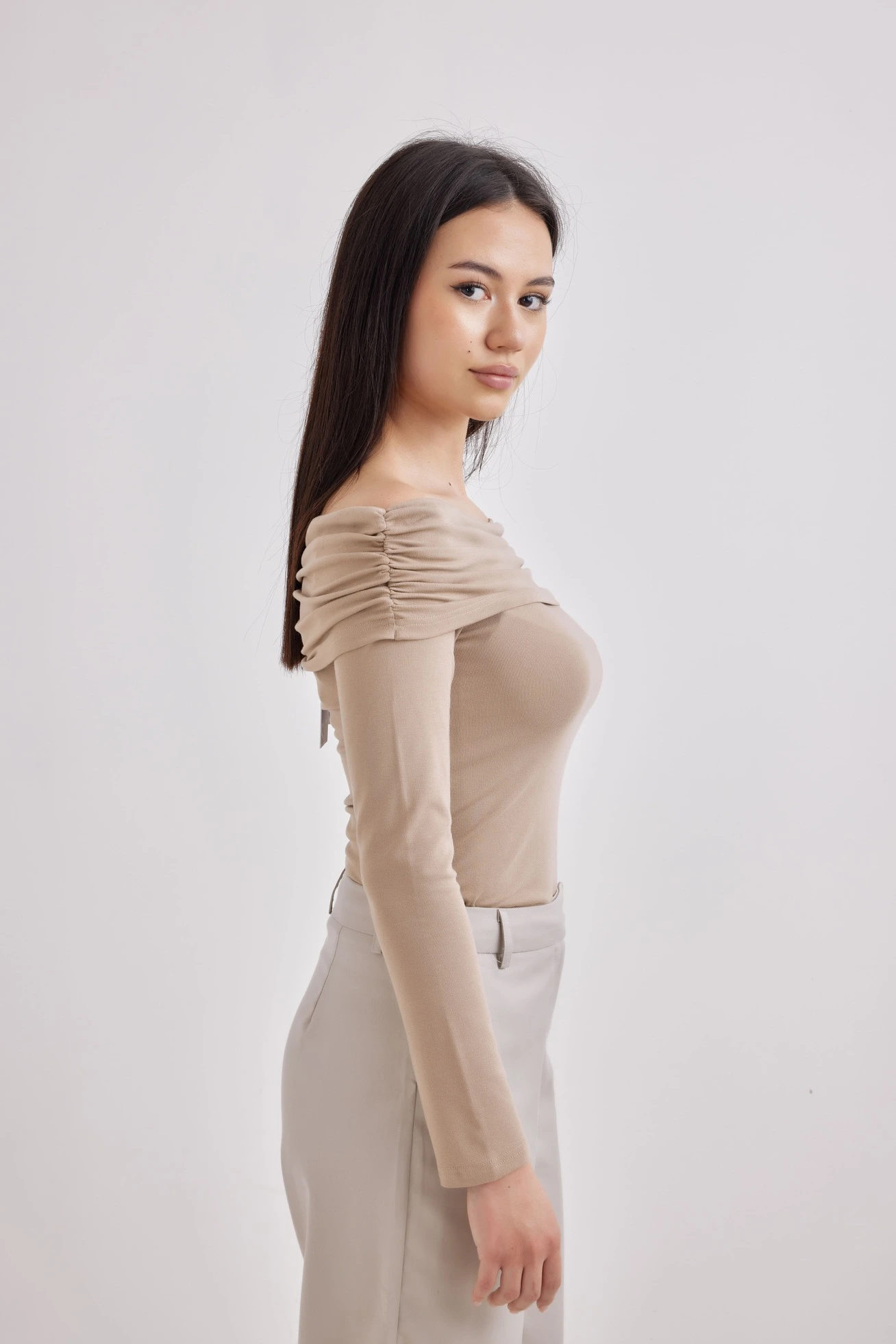 Лонгслив бежевый для женщин 42223-15 59