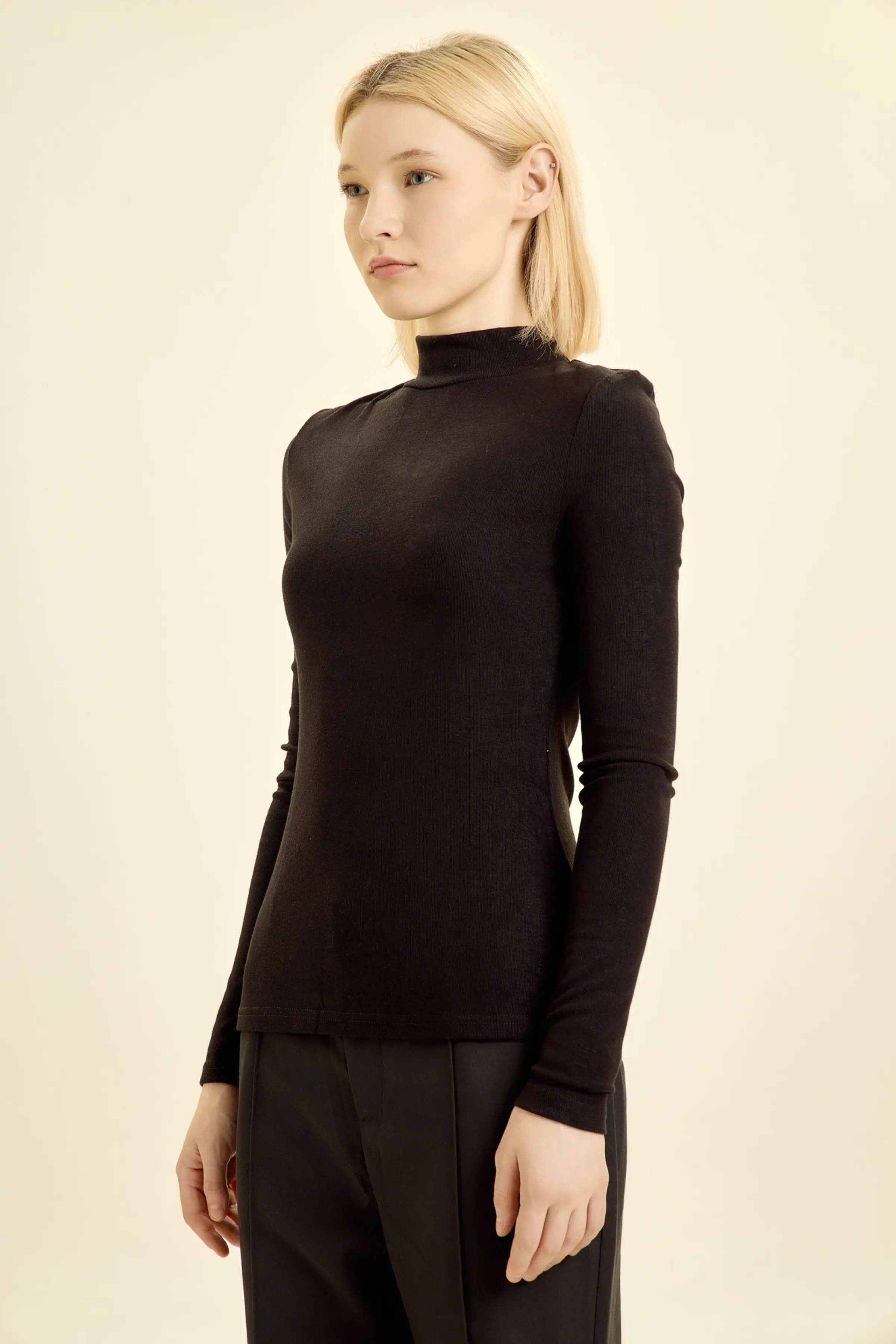 Лонгслив черный для женщин 46122-1 59