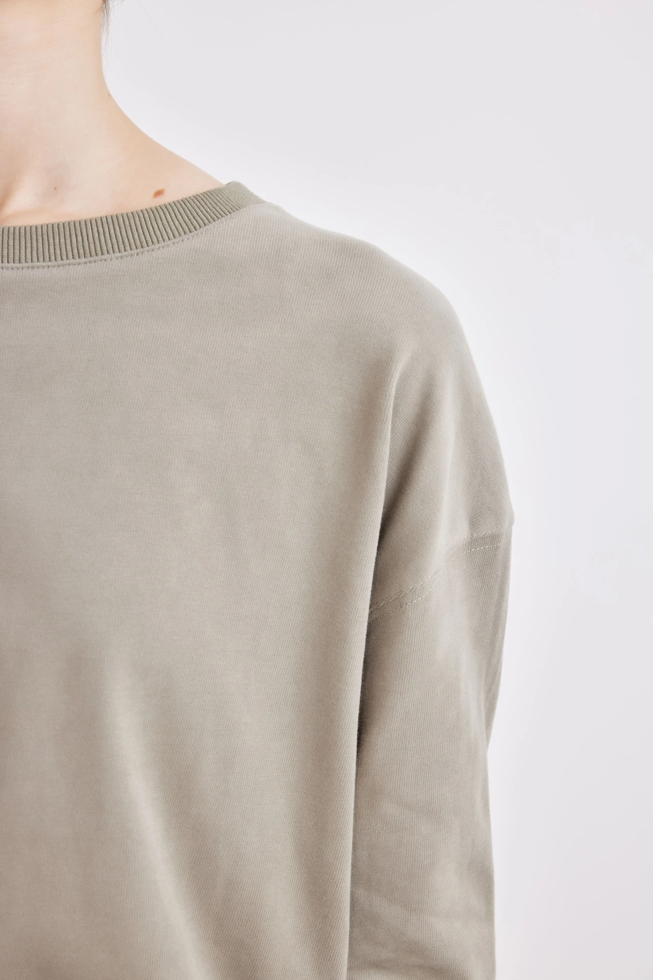 Лонгслив хаки для женщин 42124-14 59