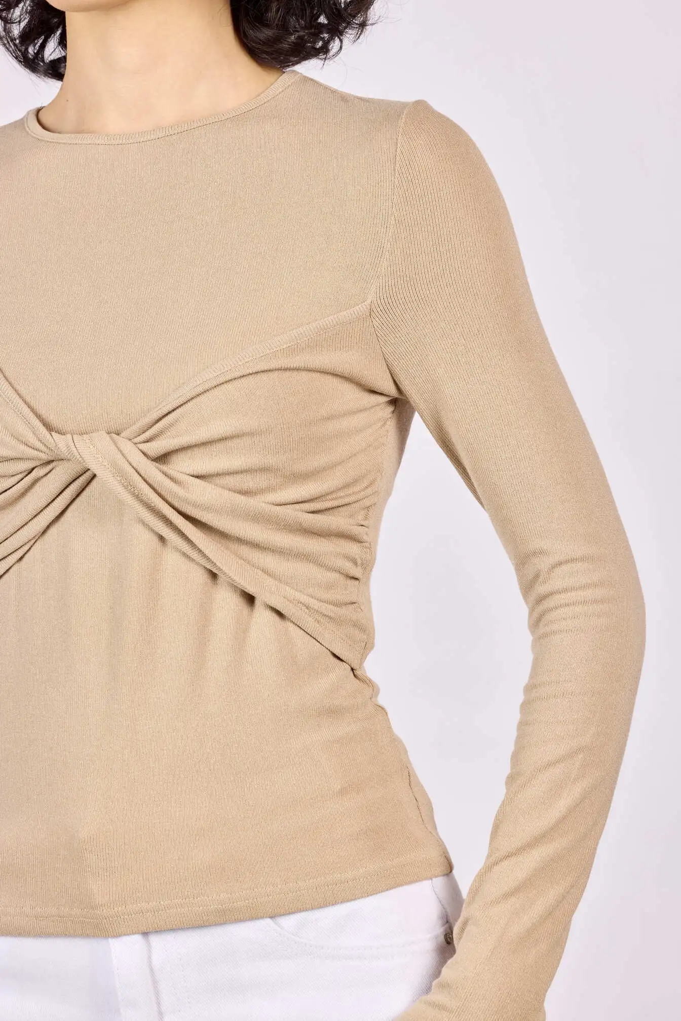 Лонгслив бежевый для женщин 44257-15 59