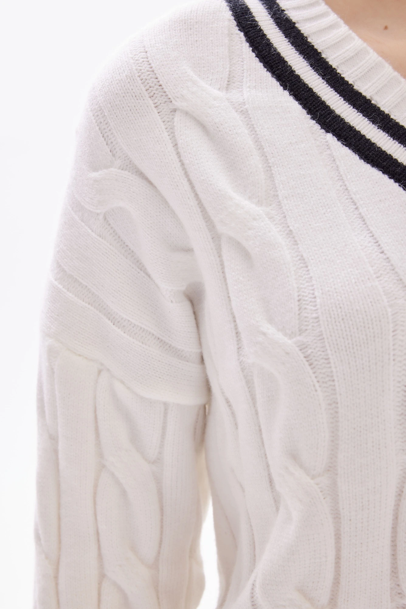 Джемпер черно-белый для женщин 40105-109 60