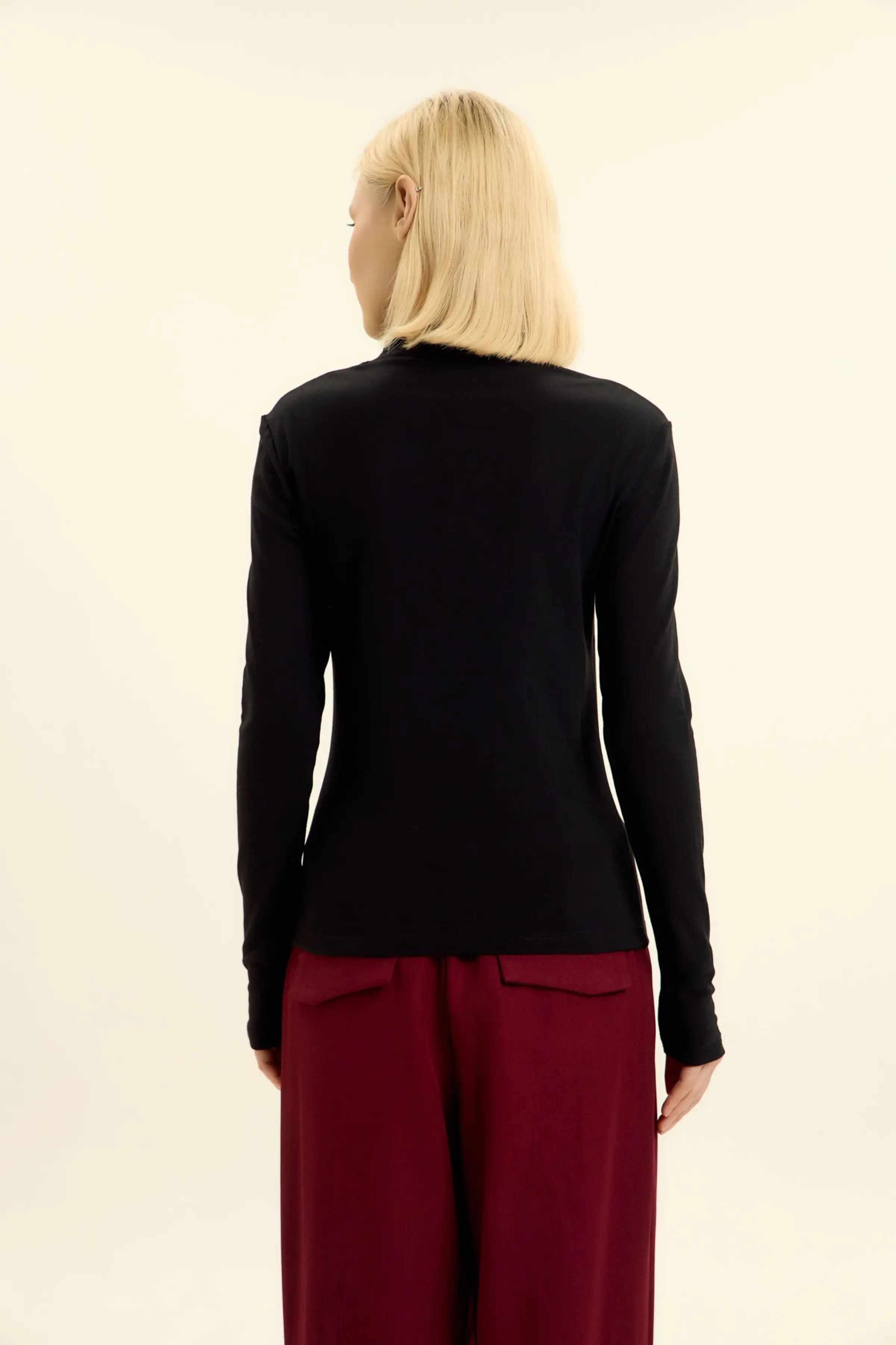 Лонгслив черный для женщин 46229-1 59