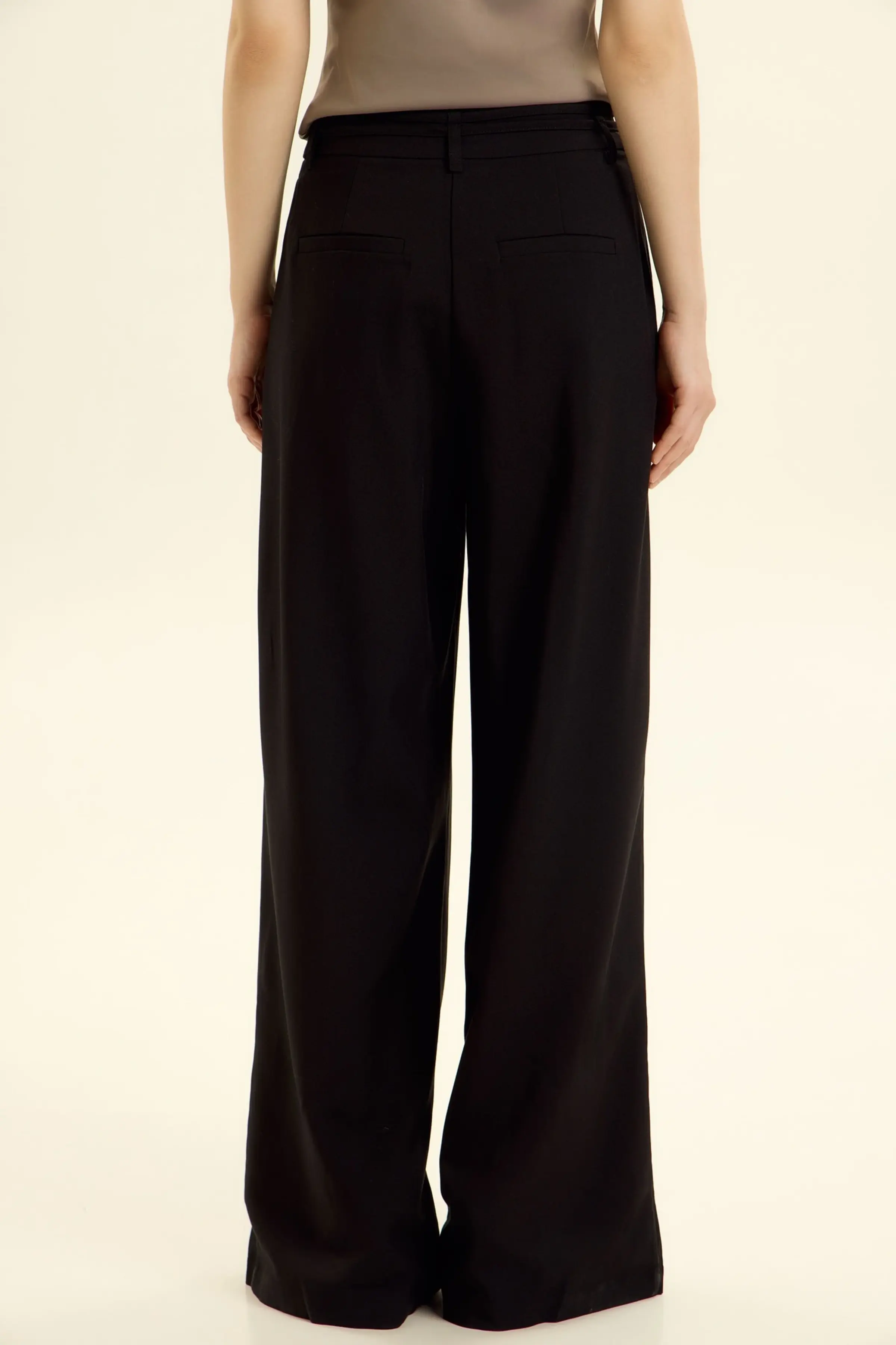 Брюки черный для женщин 46117-1 71