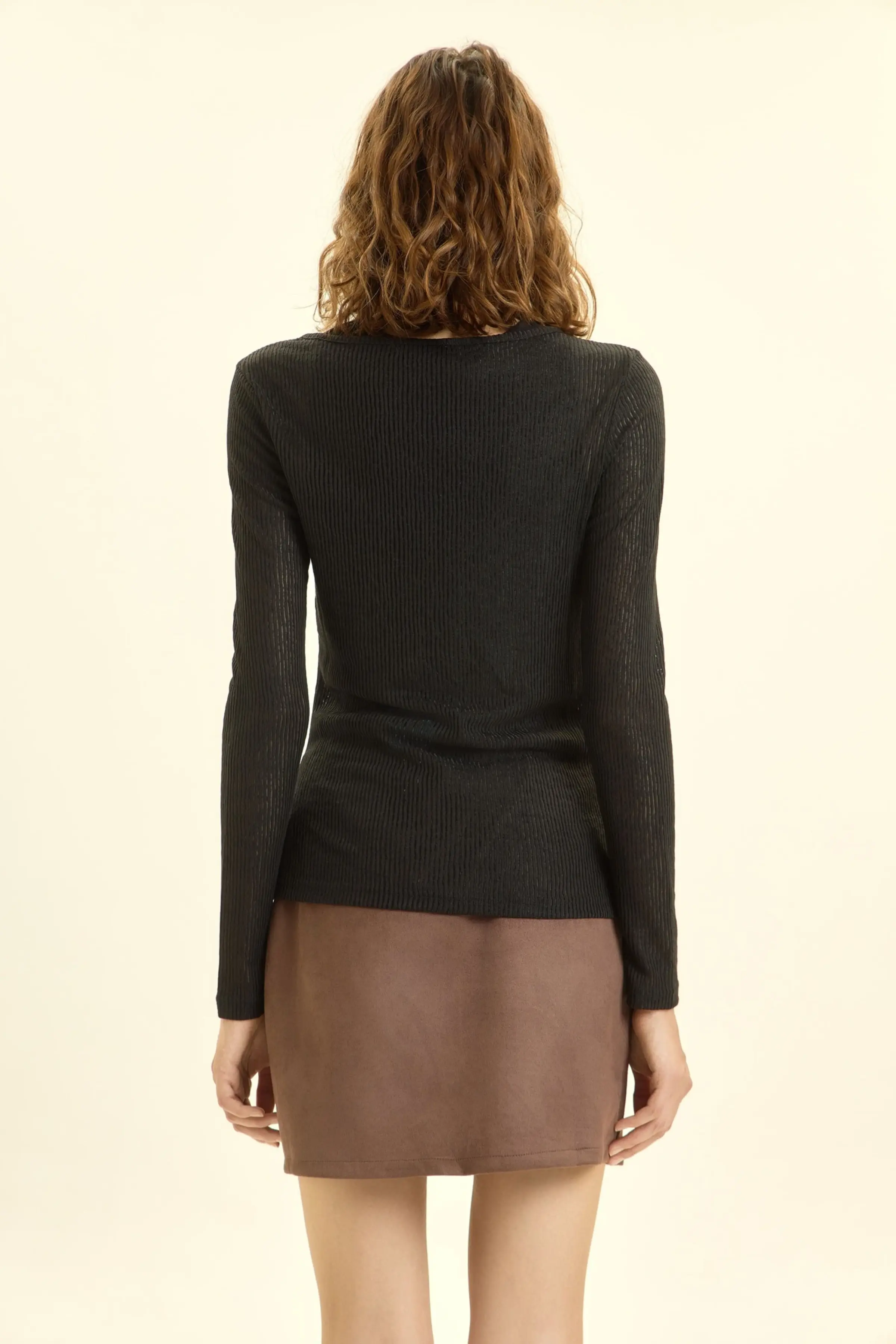 Лонгслив черный для женщин 44306-1 59