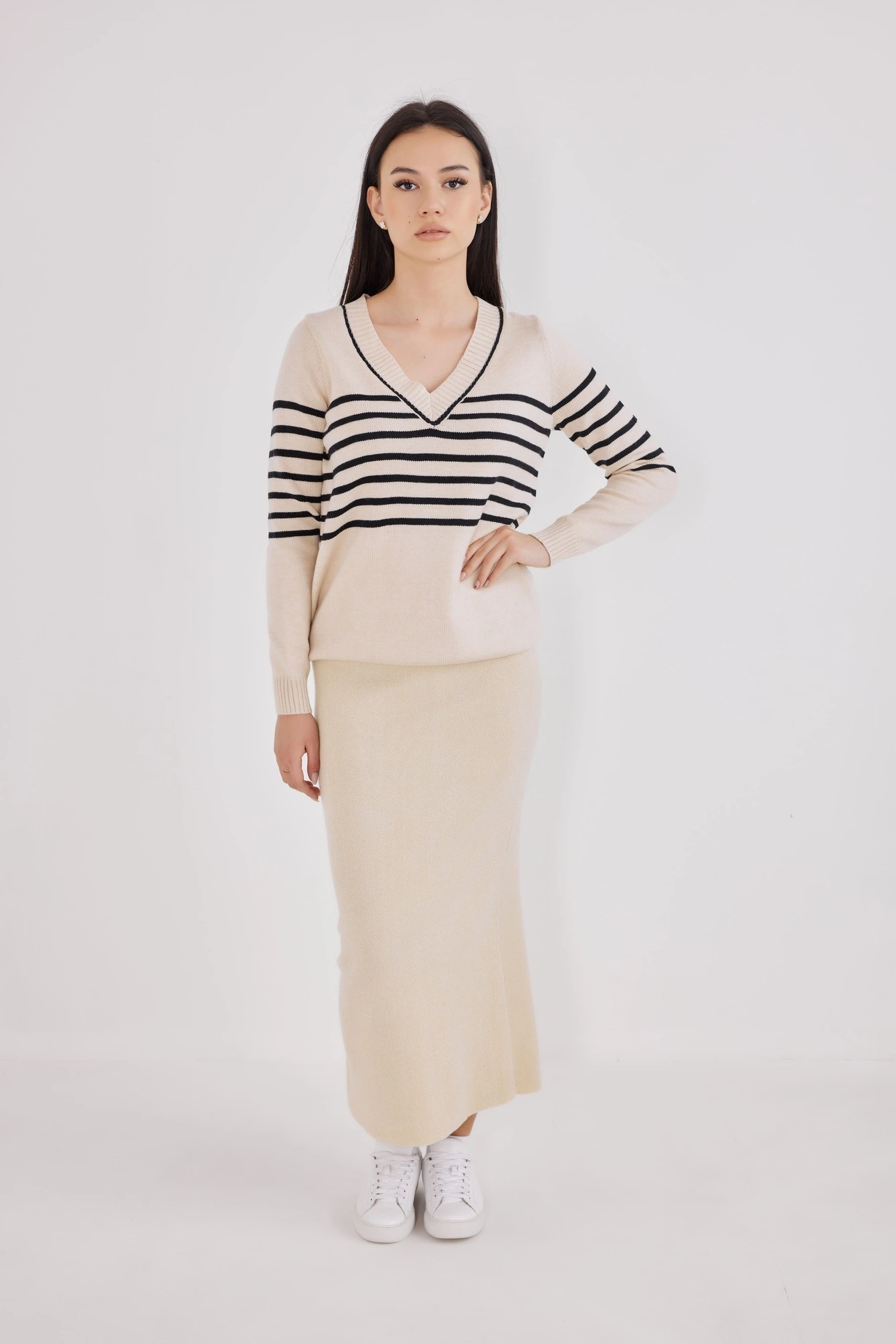 Джемпер черно-бежевая полоска для женщин 42170-96 60