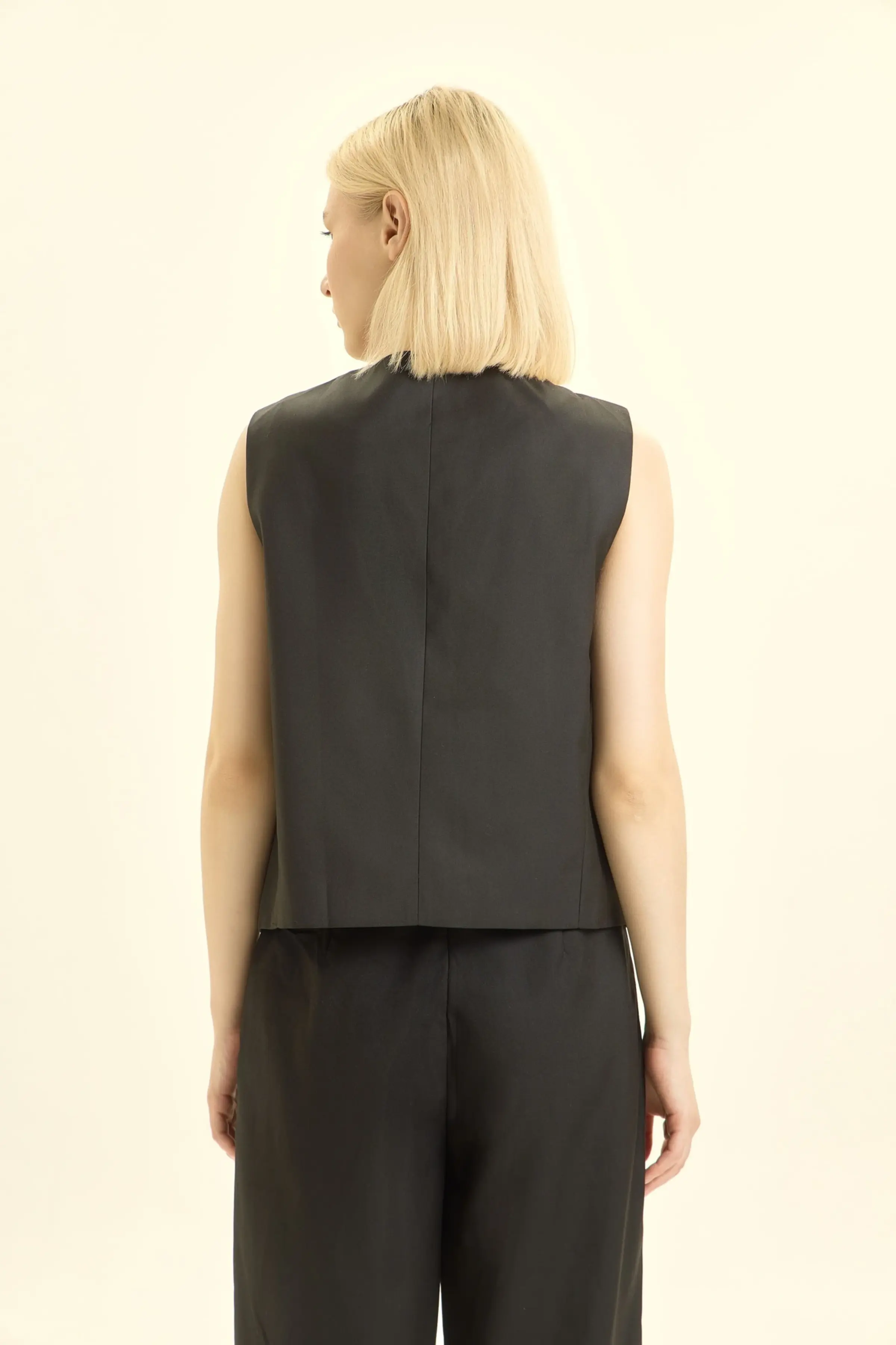 Жилетка черный для женщин 46135-1 68