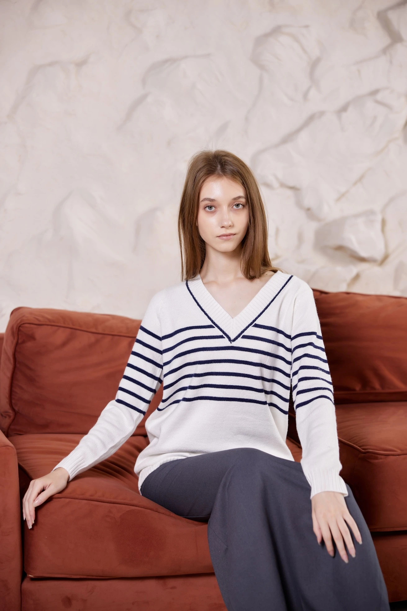 Джемпер бело-синяя полоска для женщин 42170-48 60