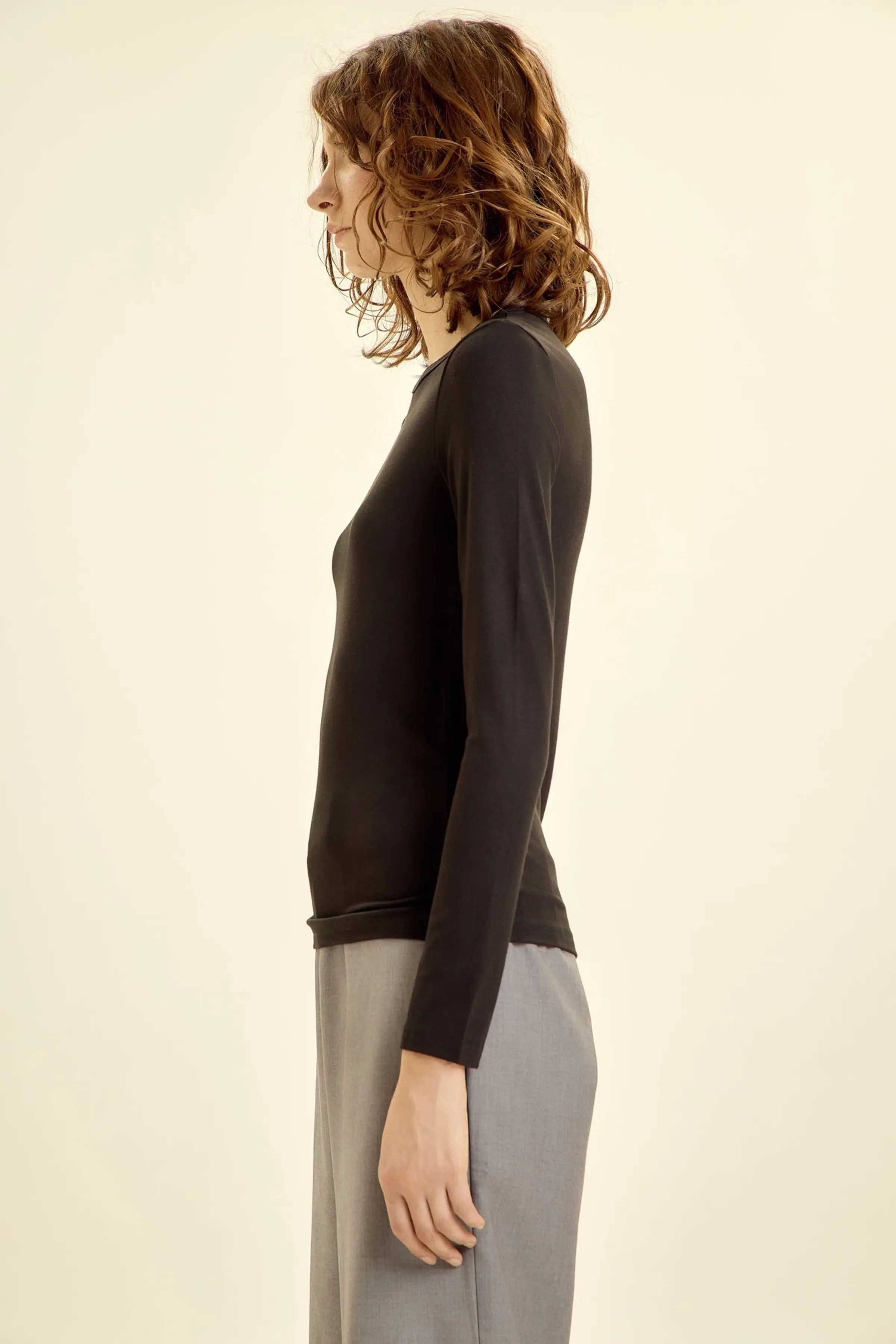 Лонгслив черный для женщин 46133-1 59