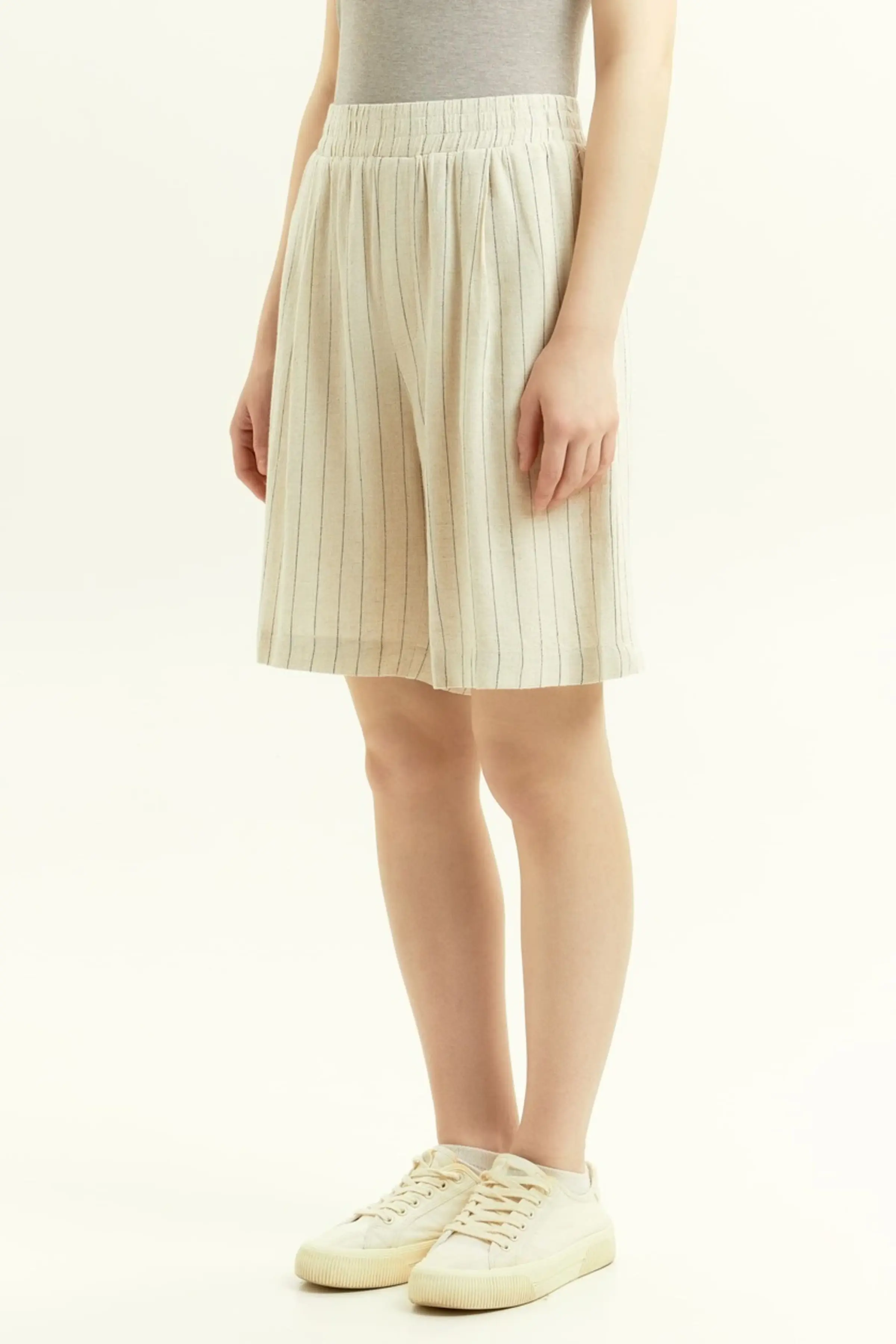 Шорты черно-бежевая полоска для женщин 45294-96 57