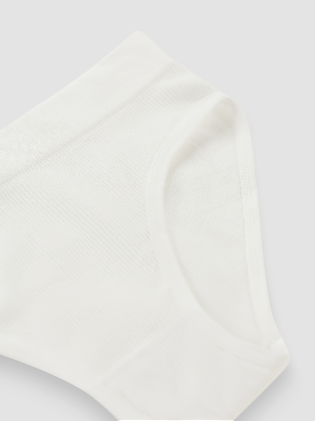 Трусы белый для женщин U48-190-4 19