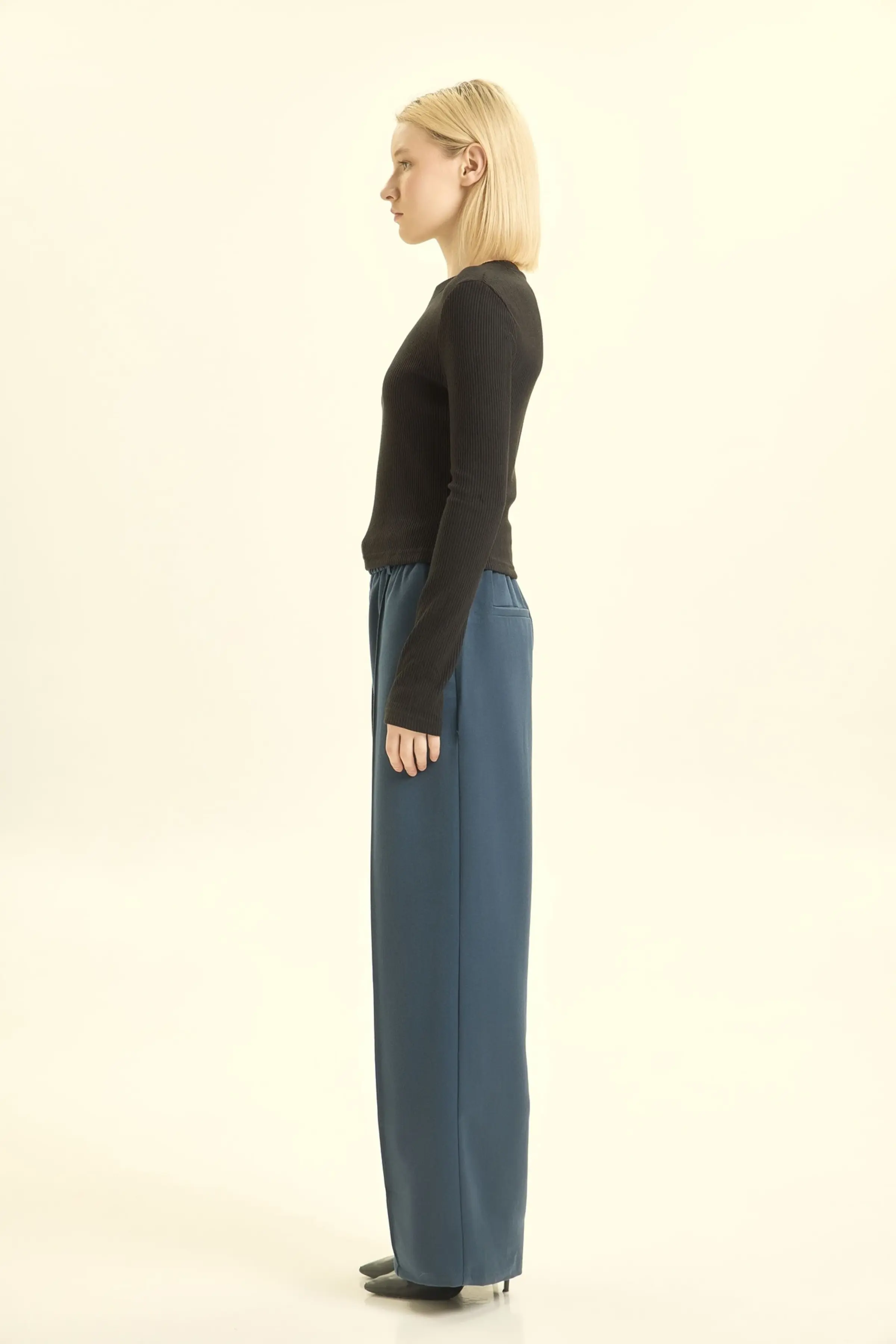 Лонгслив черный для женщин 46164-1 59