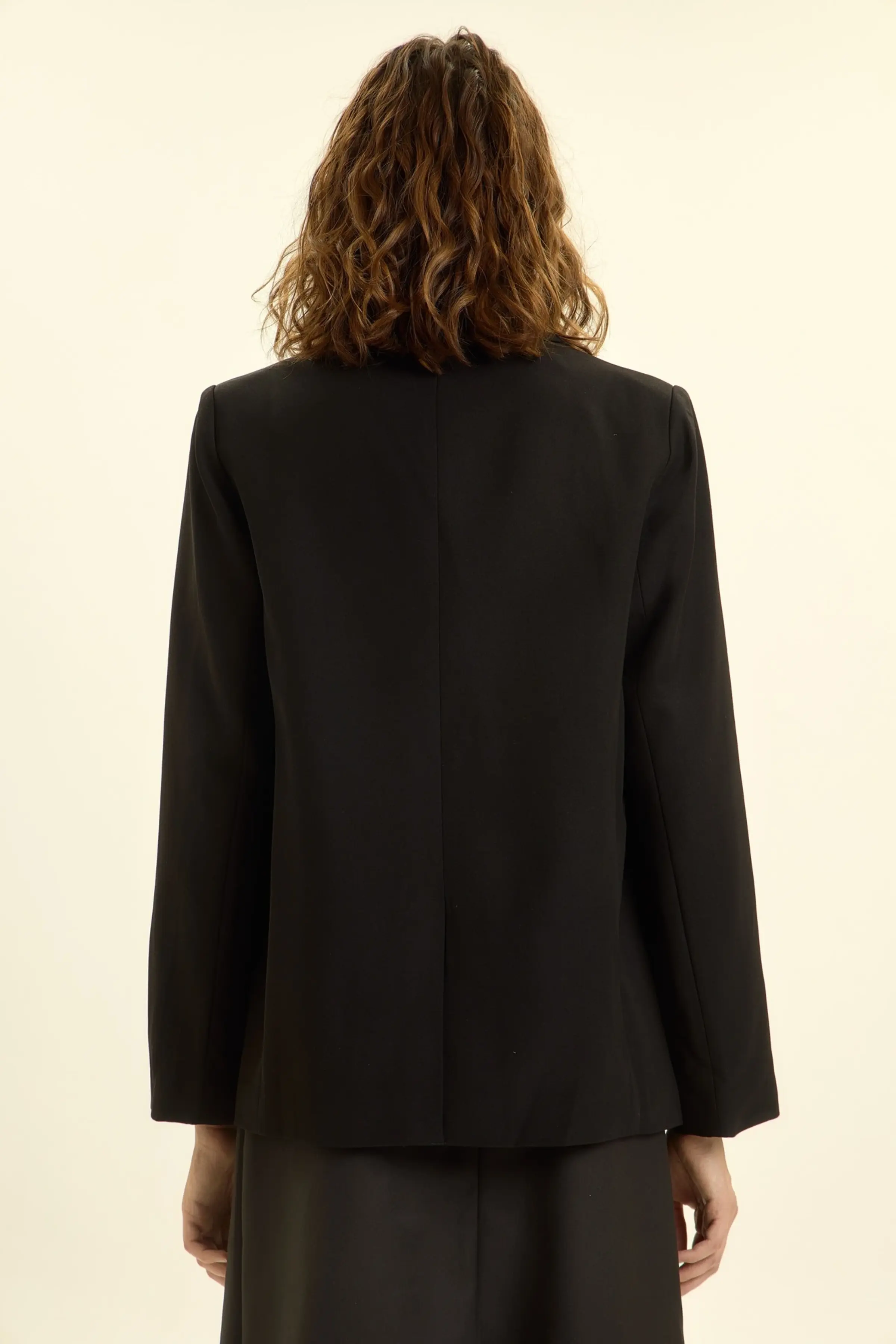 Жакет черный для женщин 46263-1 64