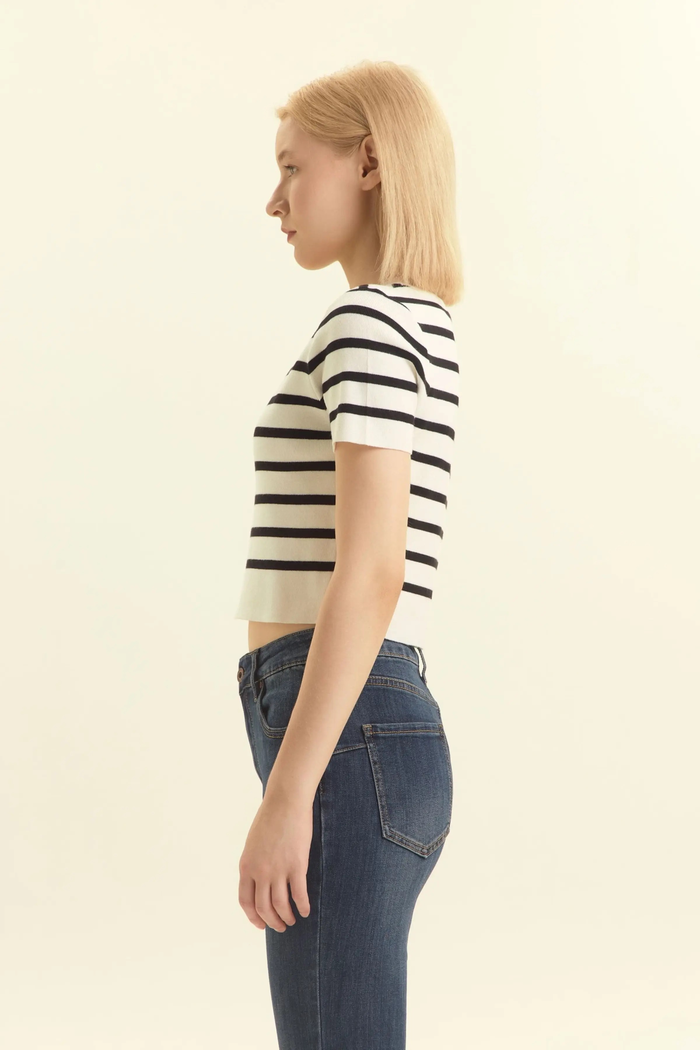 Джемпер бело-черная полоска для женщин 46342-46 60