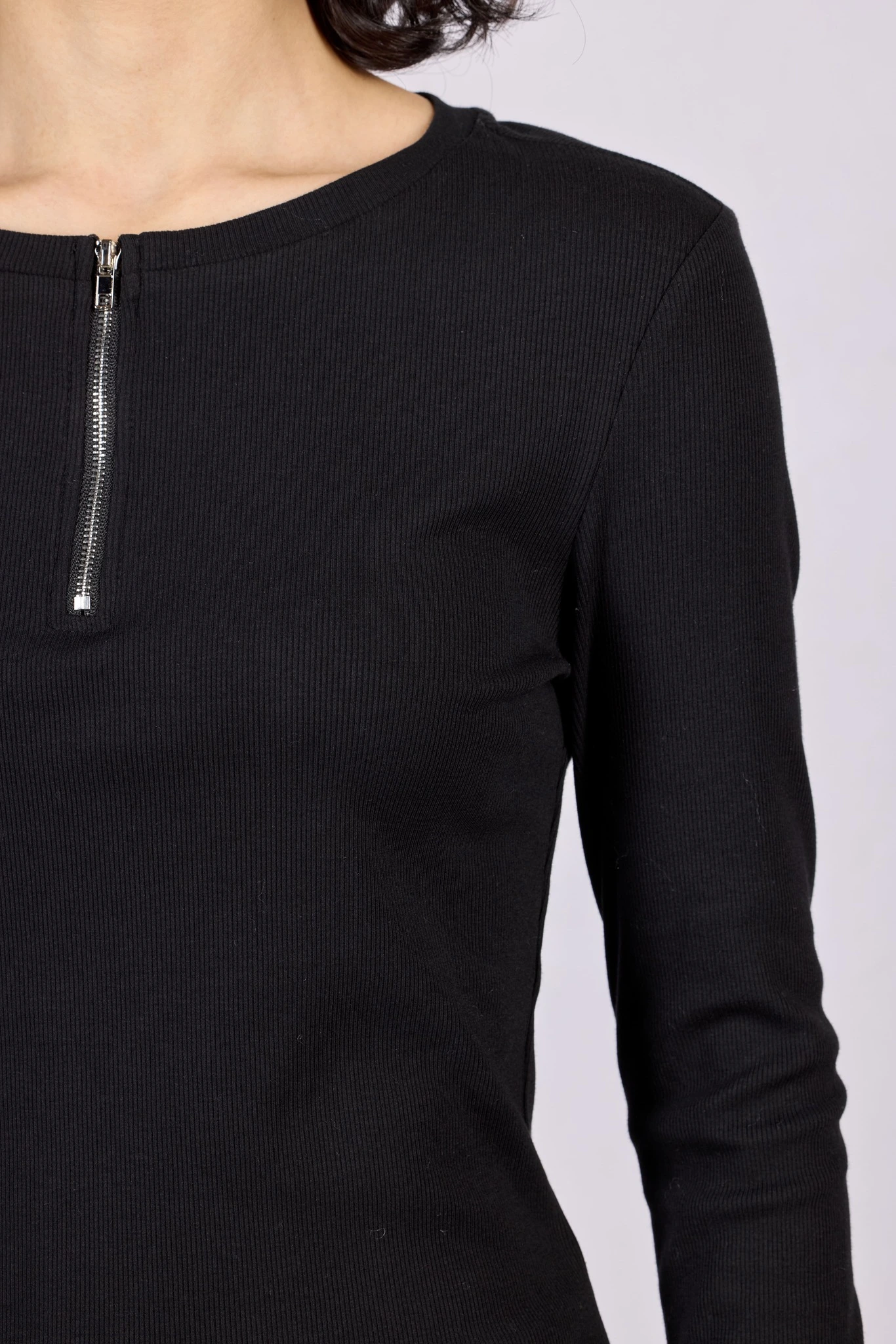 Лонгслив черный для женщин 44143-1 59