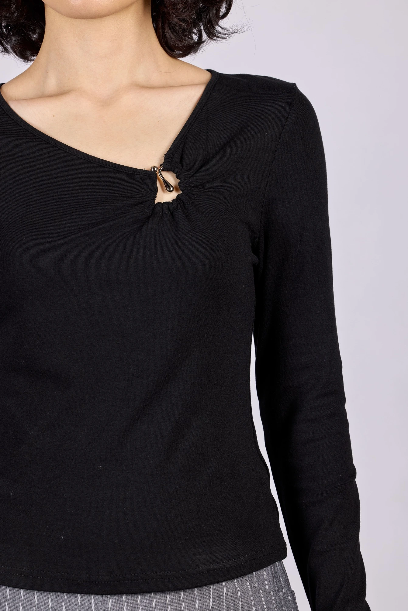 Лонгслив черный для женщин 44135-1 59