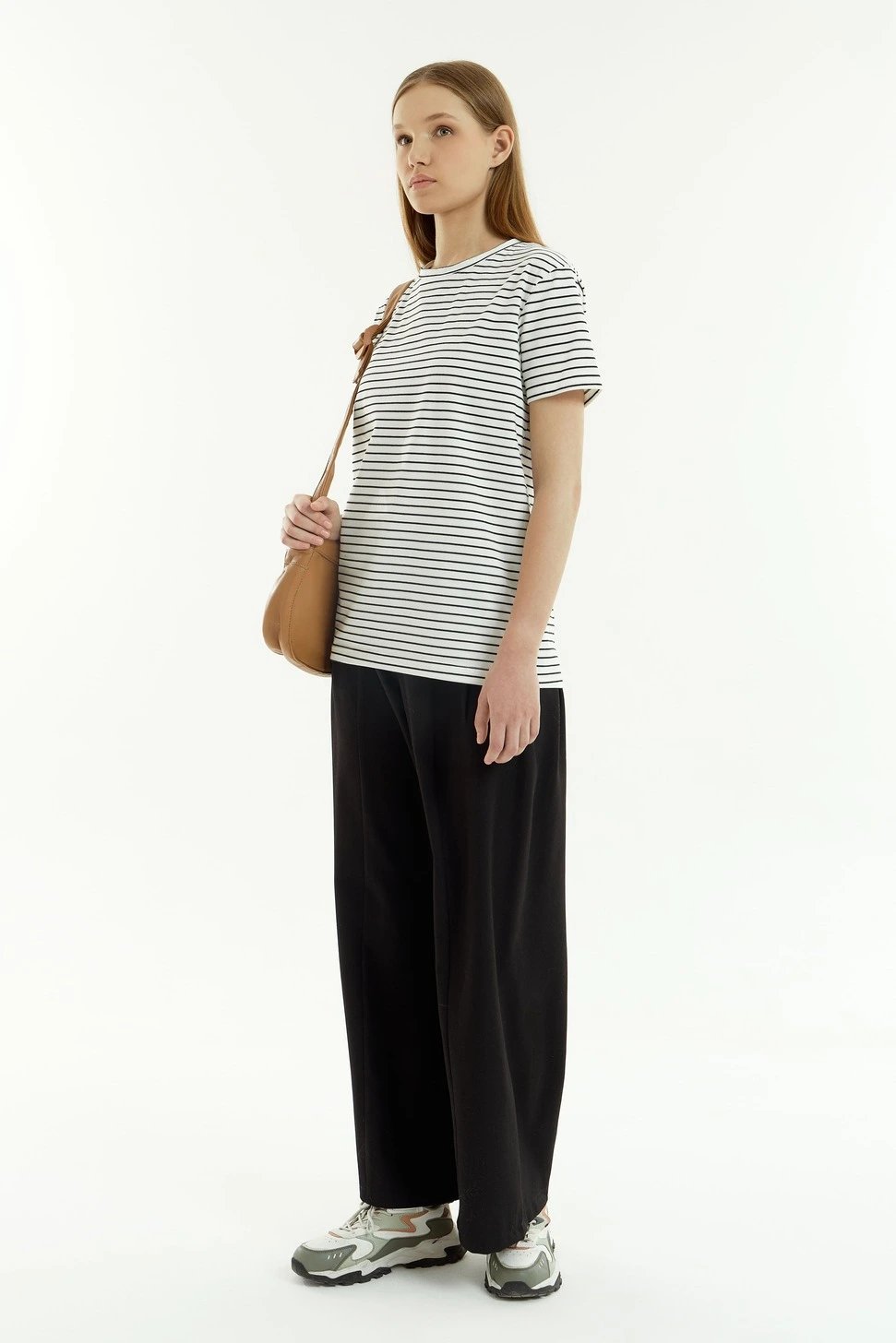 Футболка бело-черная полоска для женщин 44286-46 67