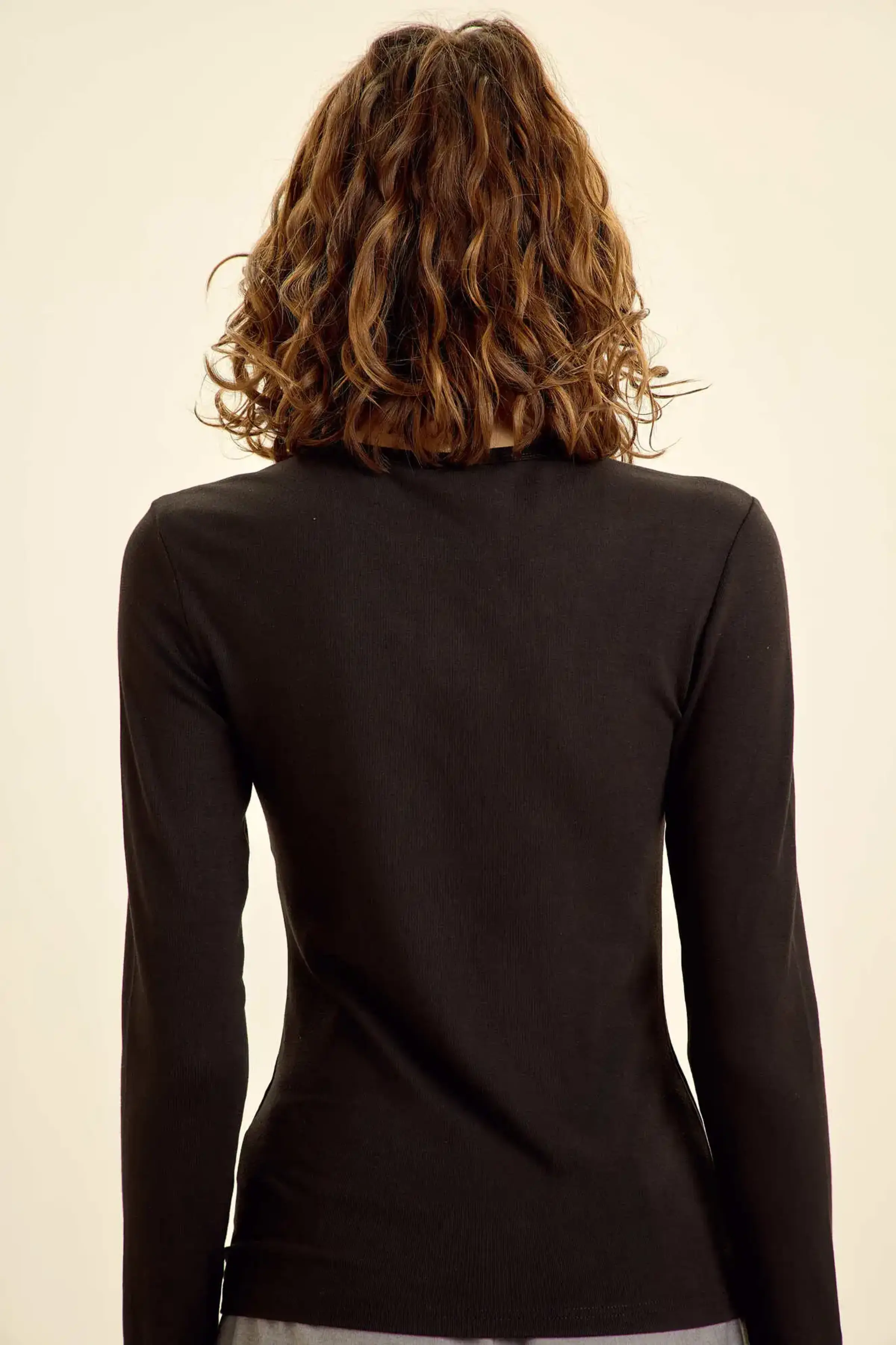 Лонгслив черный для женщин 46133-1 59