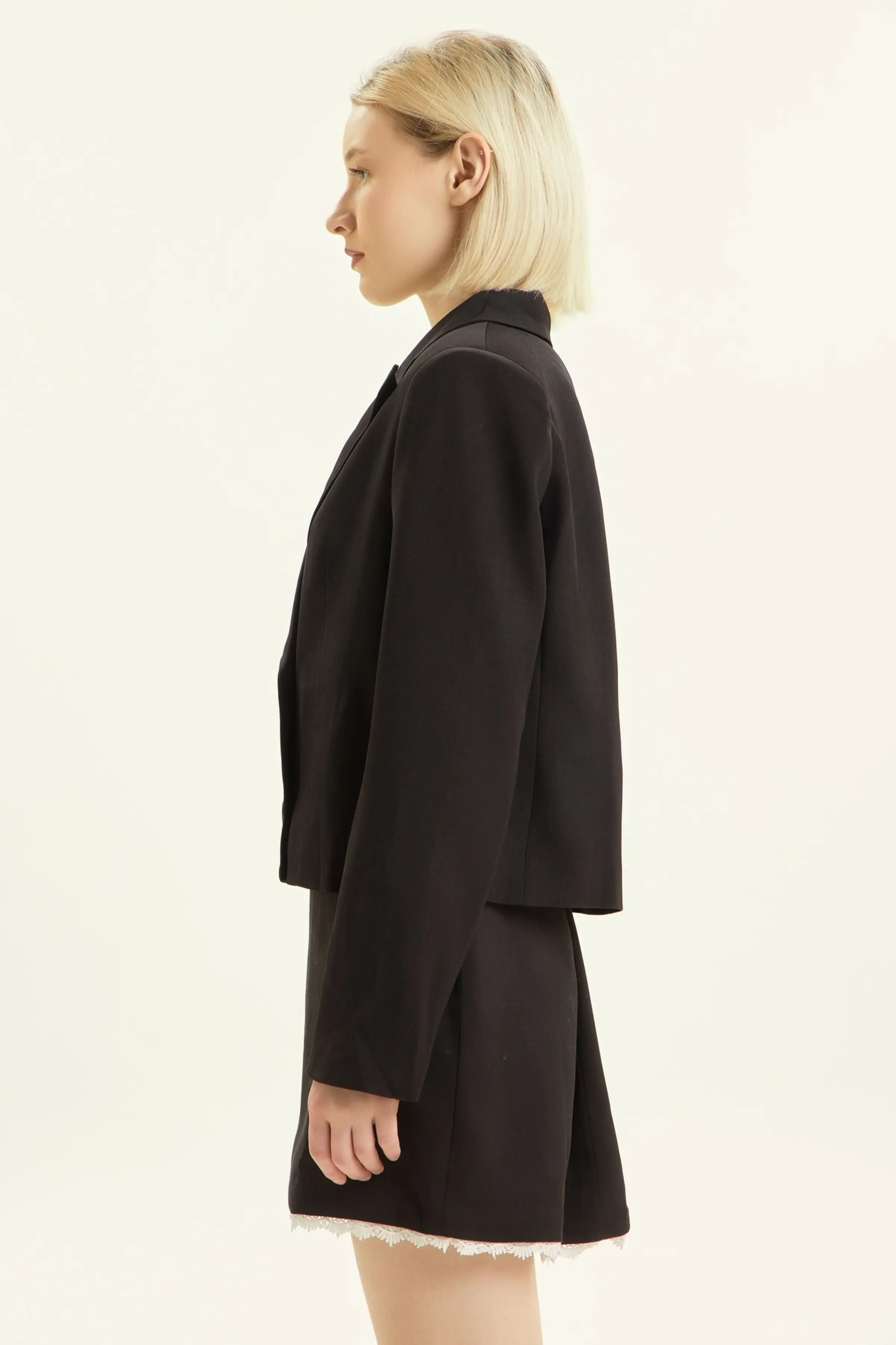 Жакет черный для женщин 44289-1 64