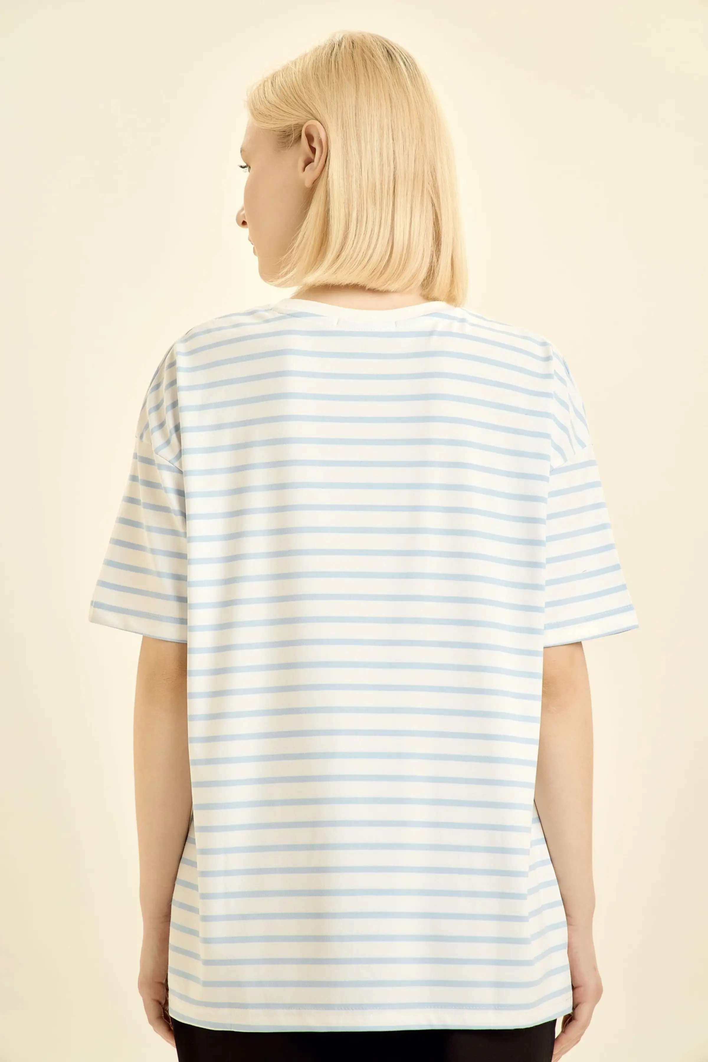 Футболка бело-голубая полоска для женщин 46256-47 67