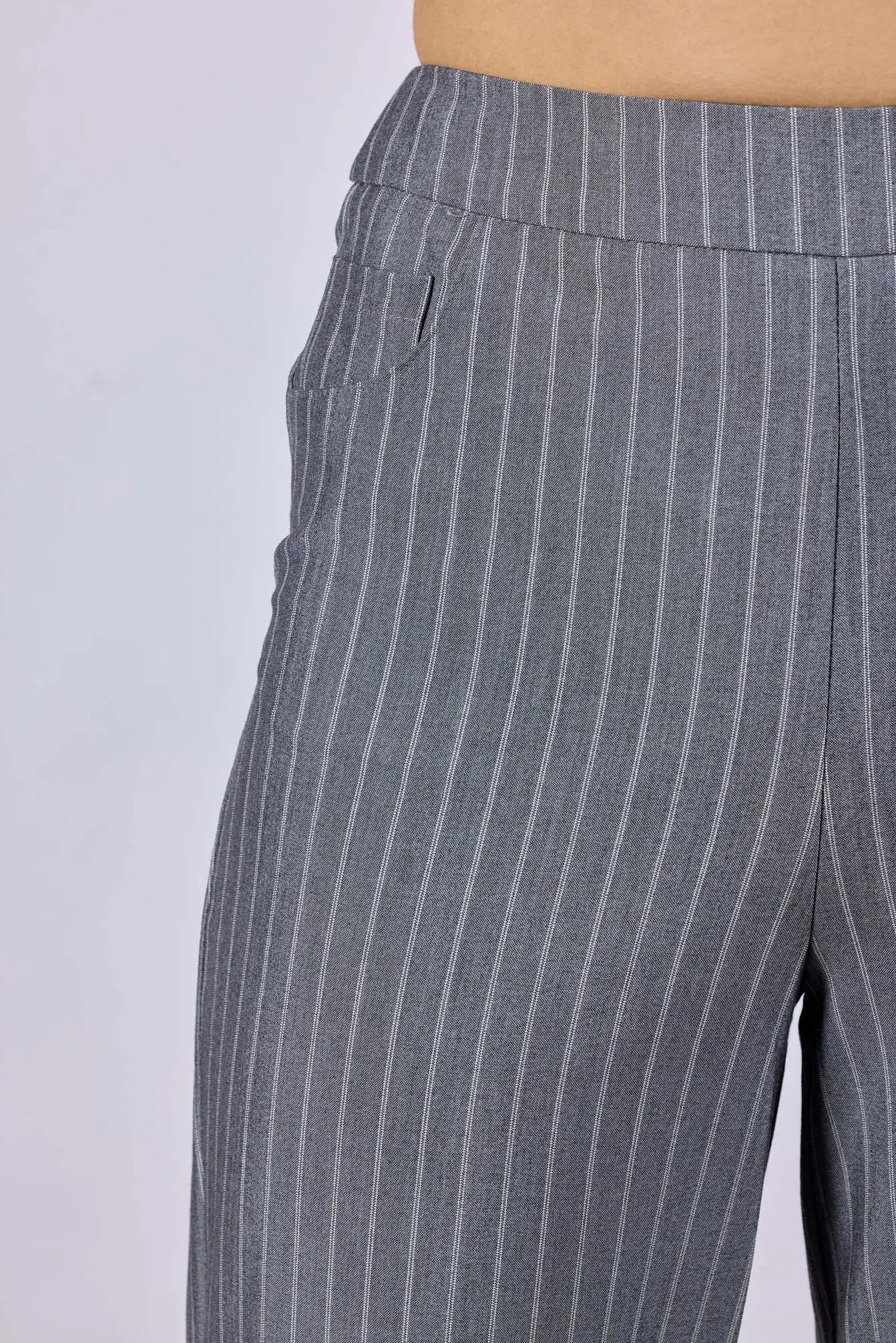 Брюки бело-серая полоска для женщин 44110-49 71