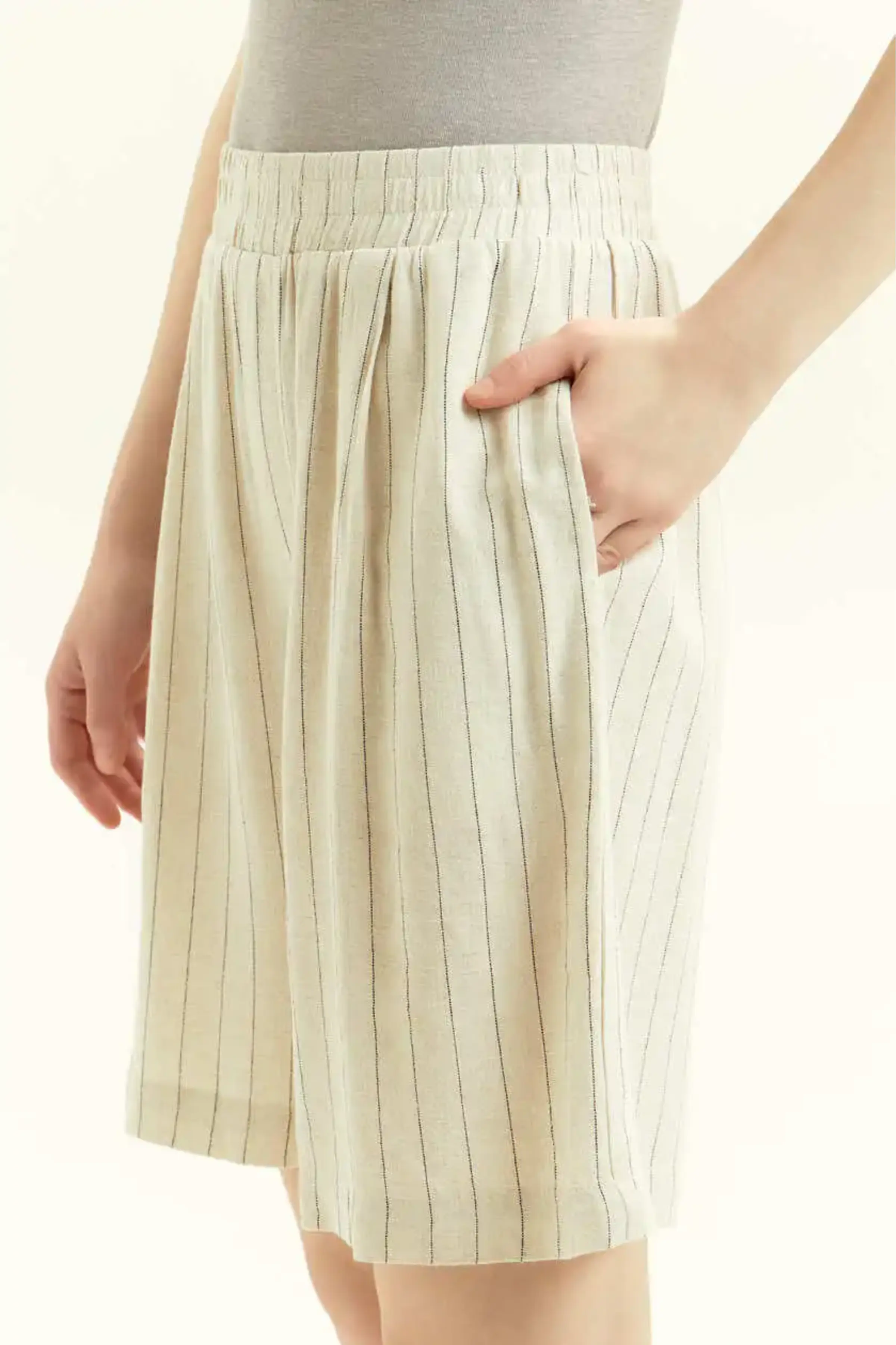 Шорты черно-бежевая полоска для женщин 45294-96 57