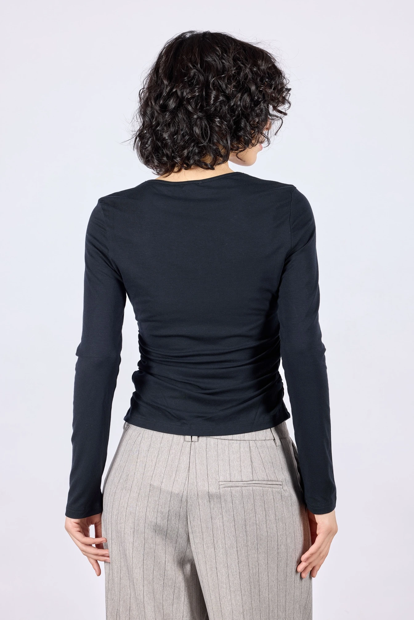 Лонгслив черный для женщин 44153-1 59