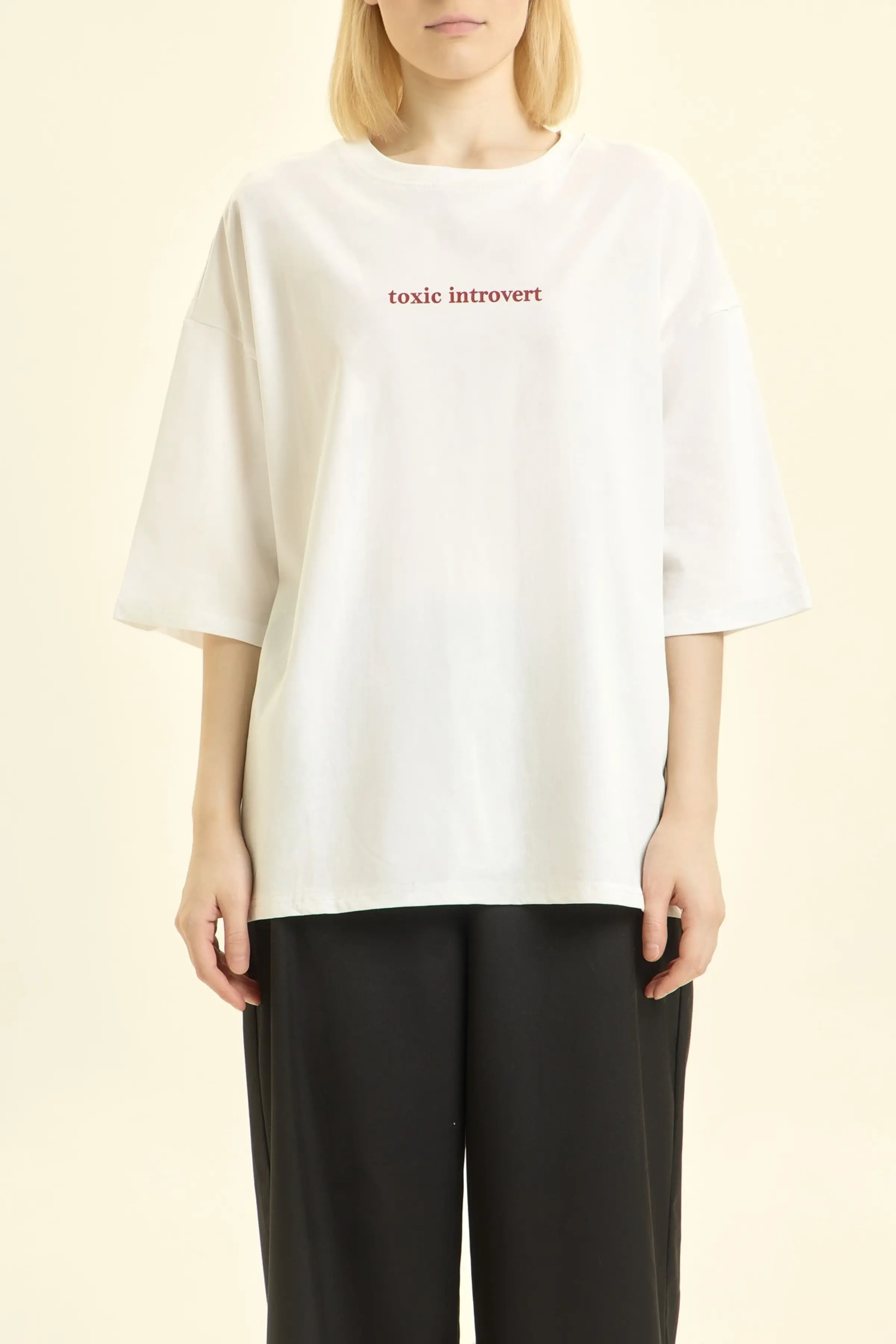 Футболка бело-красный принт для женщин 46157-214 67