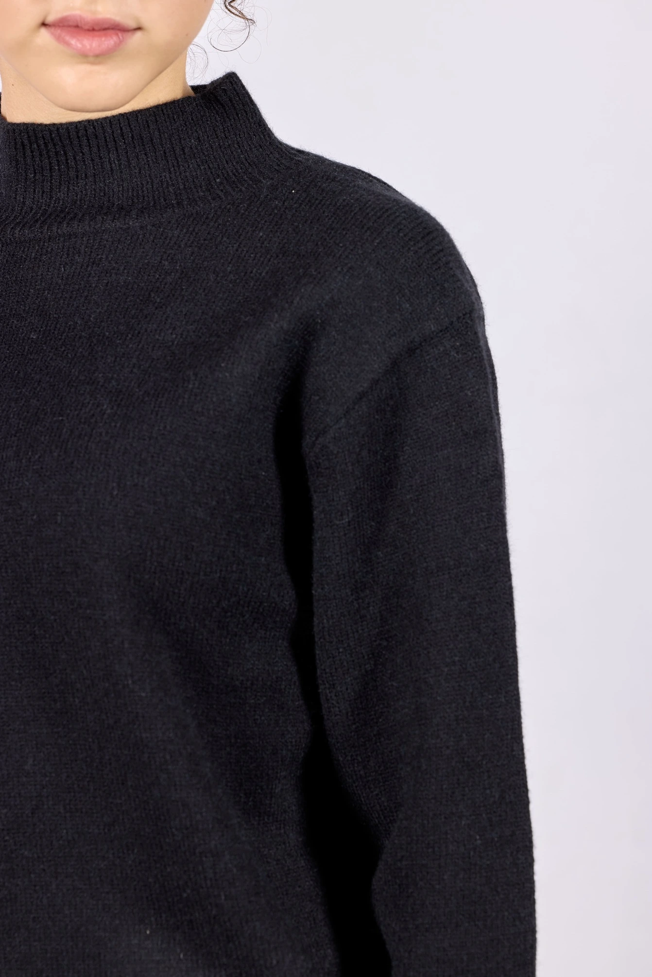 Свитер черный для женщин 43178-1 65