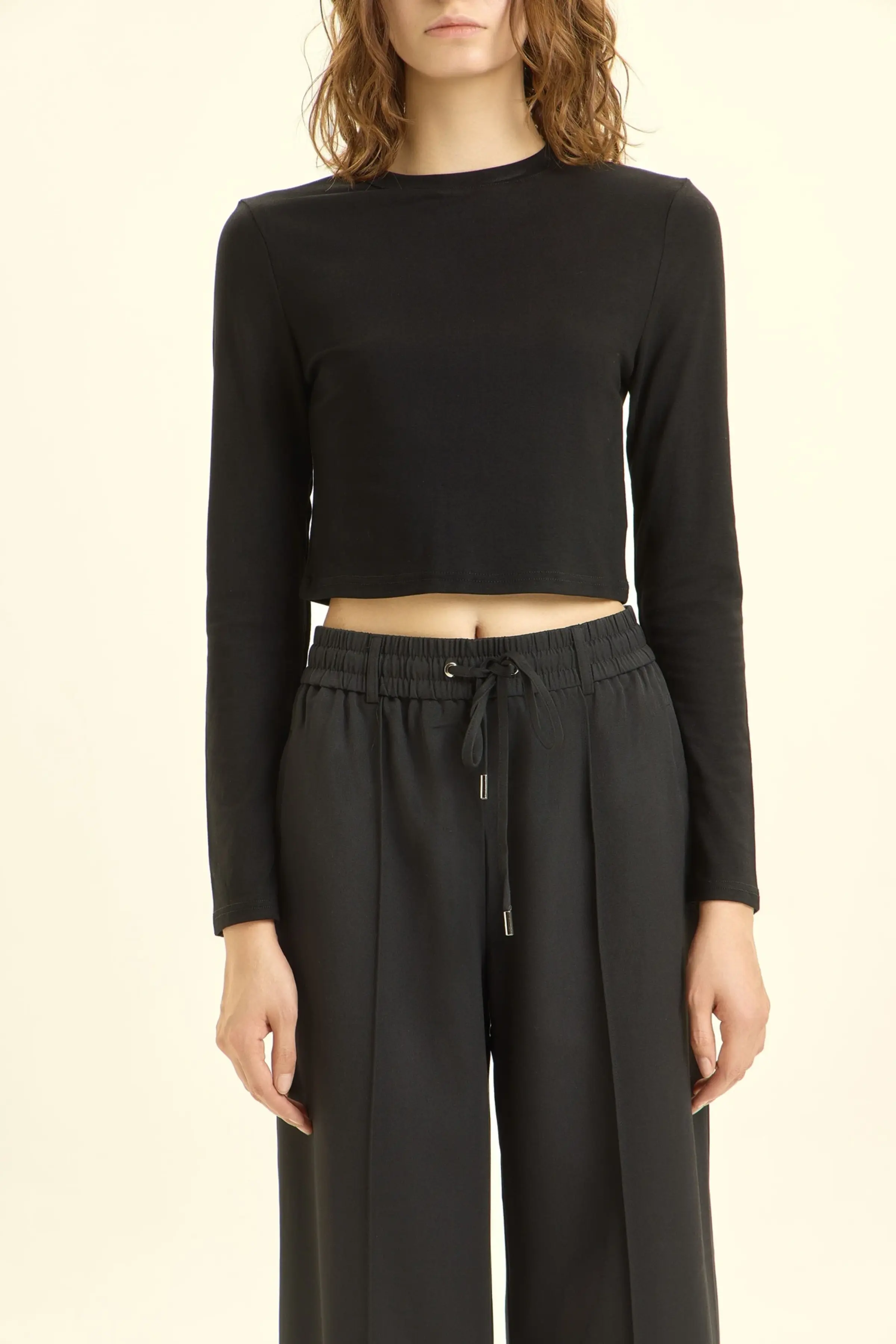 Лонгслив черный для женщин 46158-1 59