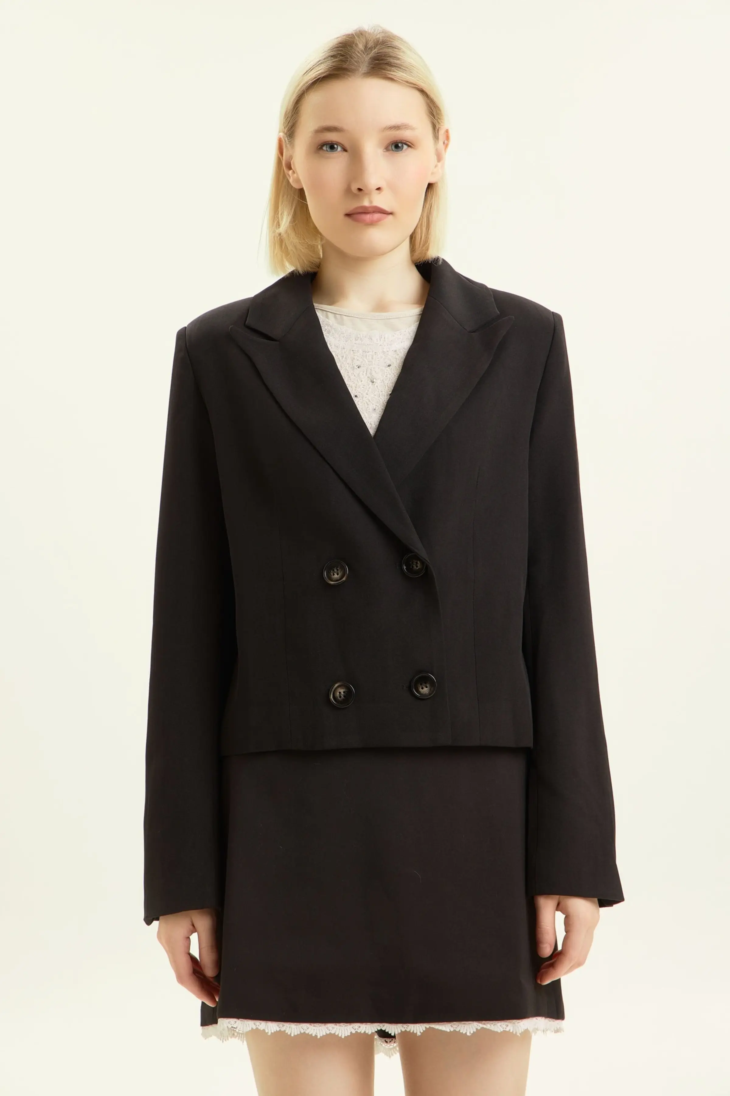 Жакет черный для женщин 44289-1 64