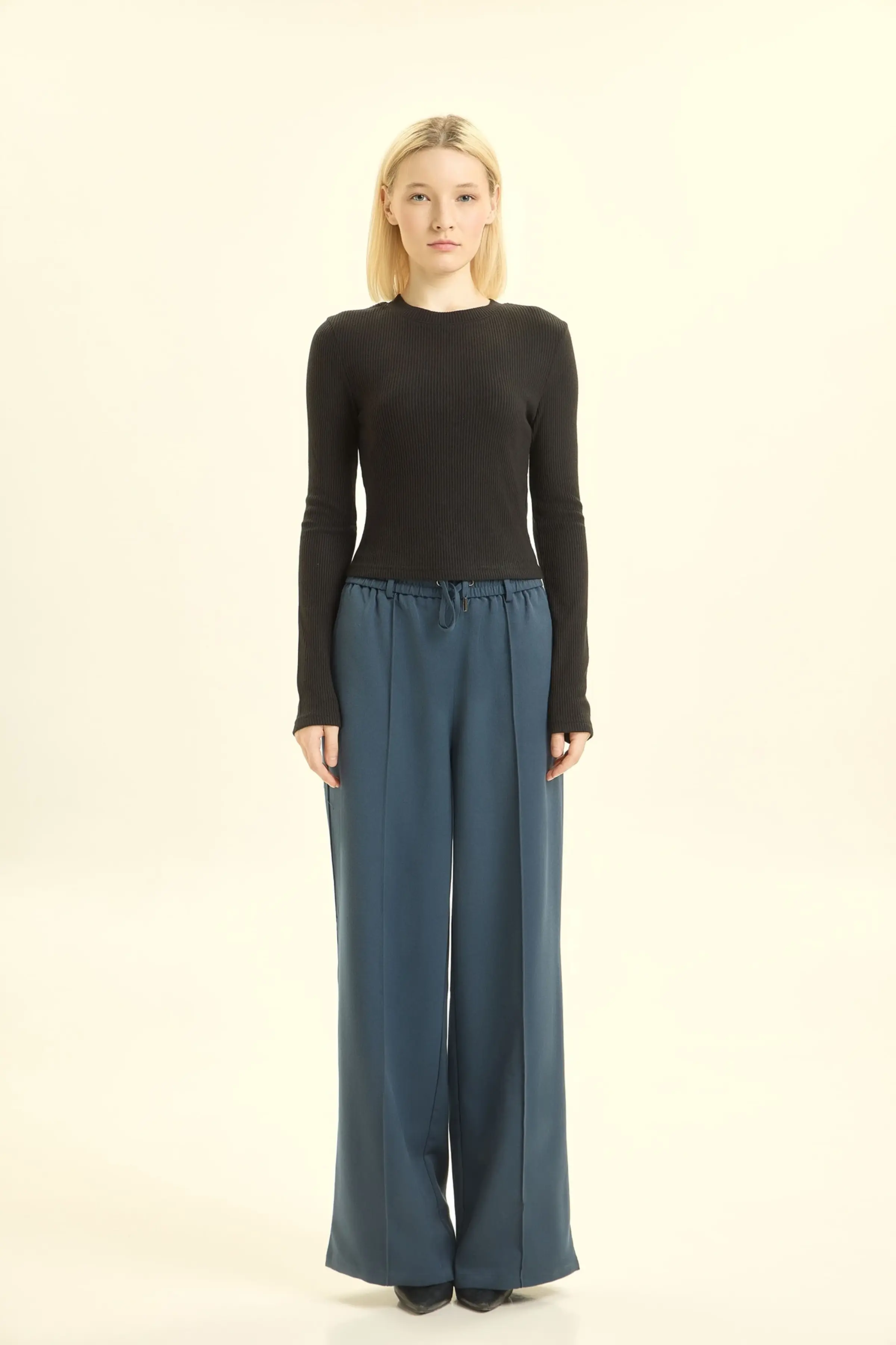 Лонгслив черный для женщин 46164-1 59