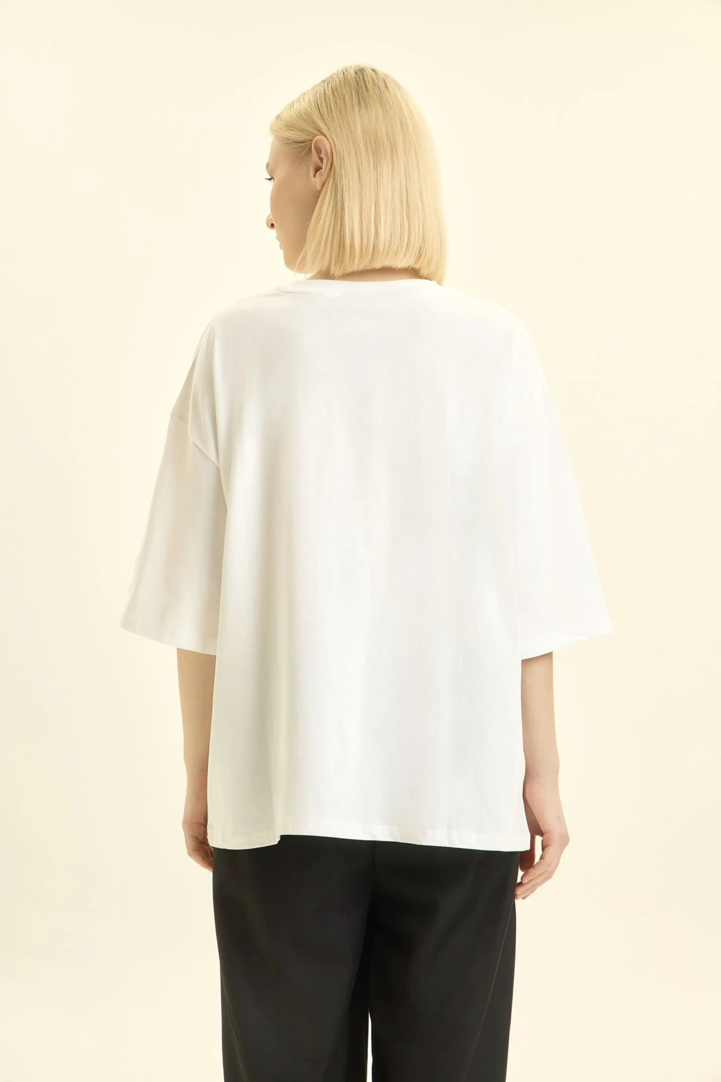 Футболка бело-красный принт для женщин 46157-214 67