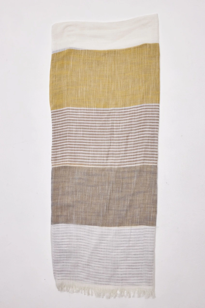 Шарф серо-желтый для женщин 853/772/N-047-262 27