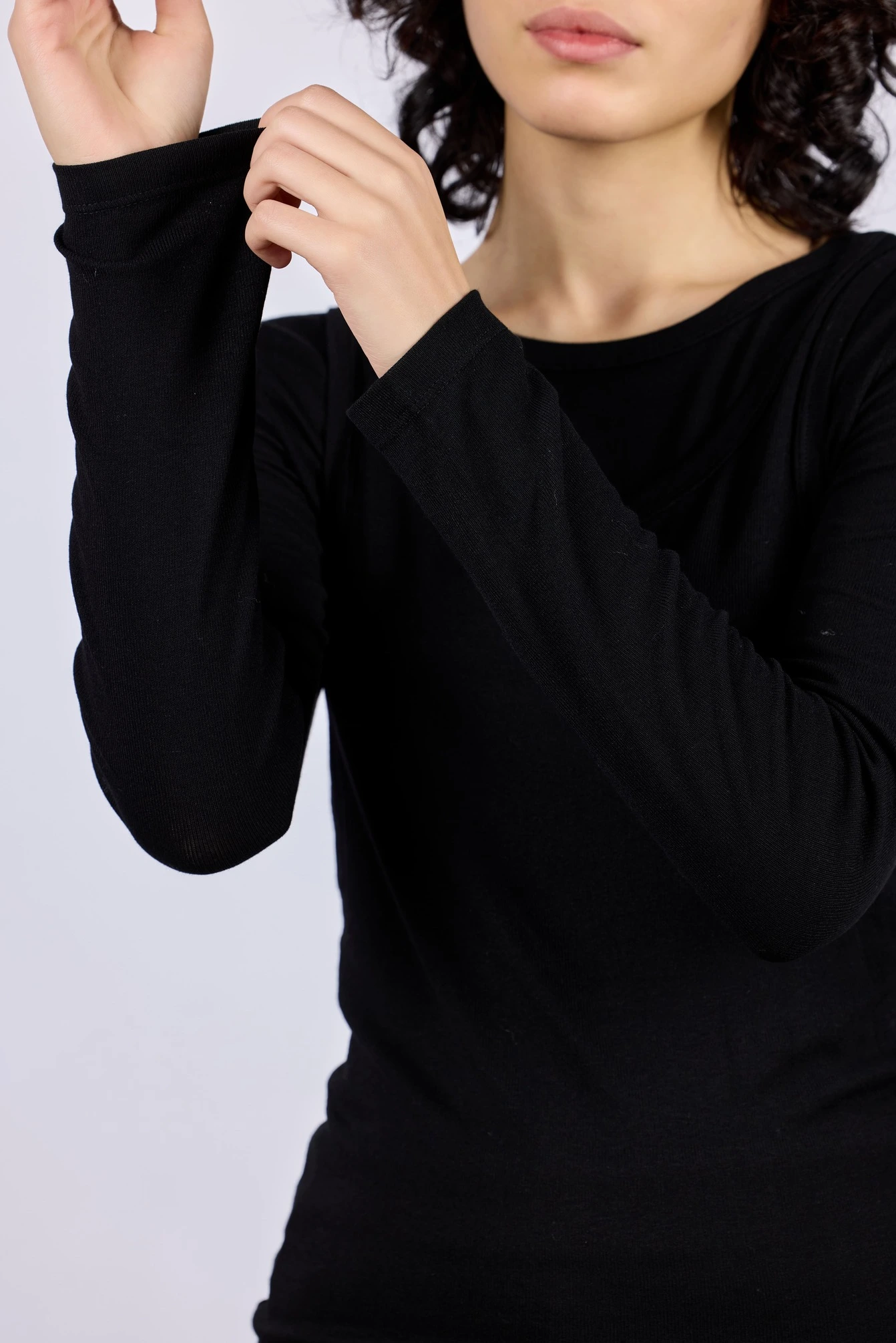 Лонгслив черный для женщин 43228-1 59