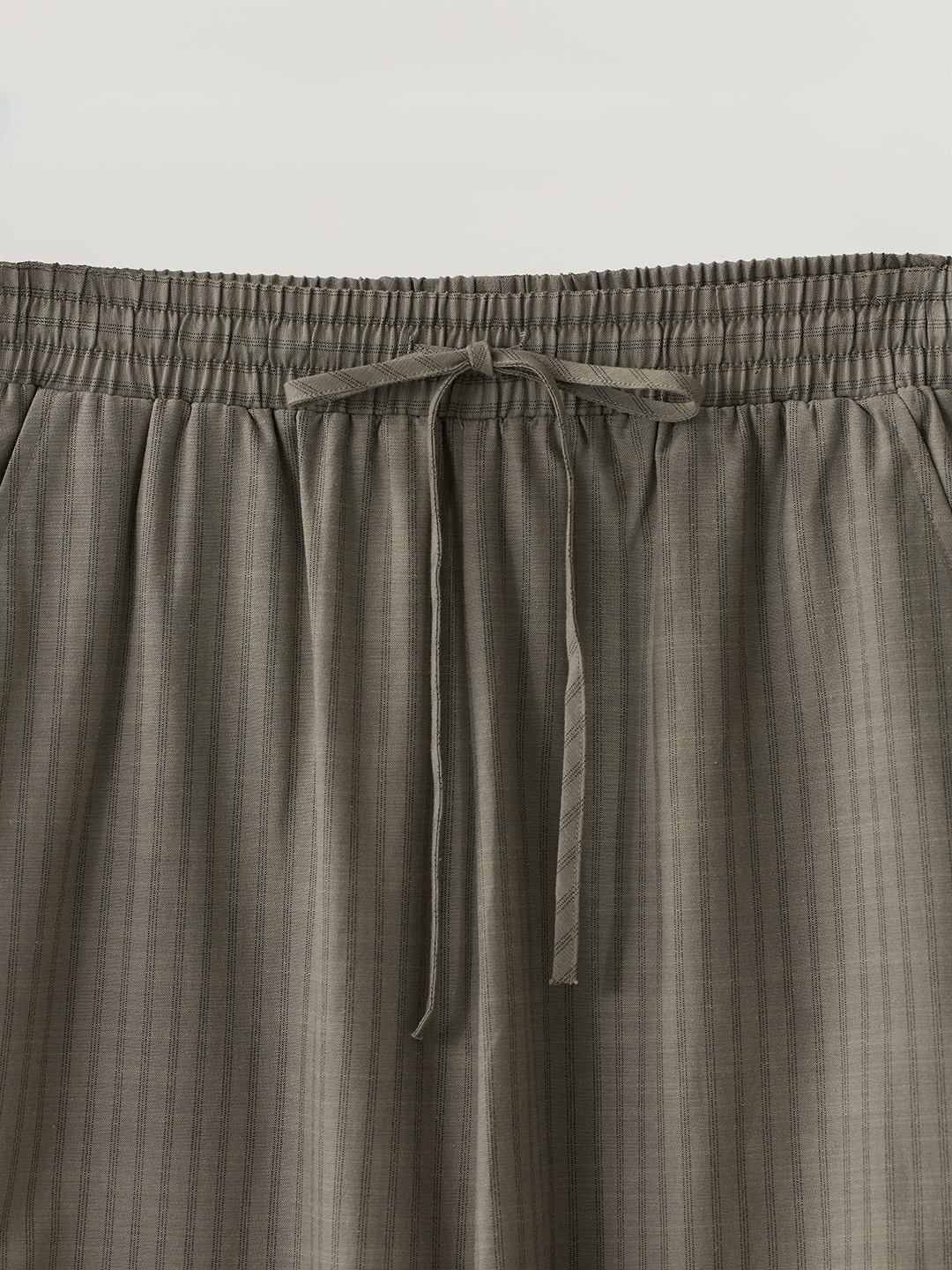 Брюки бело-серая полоска для женщин 48335-49 71