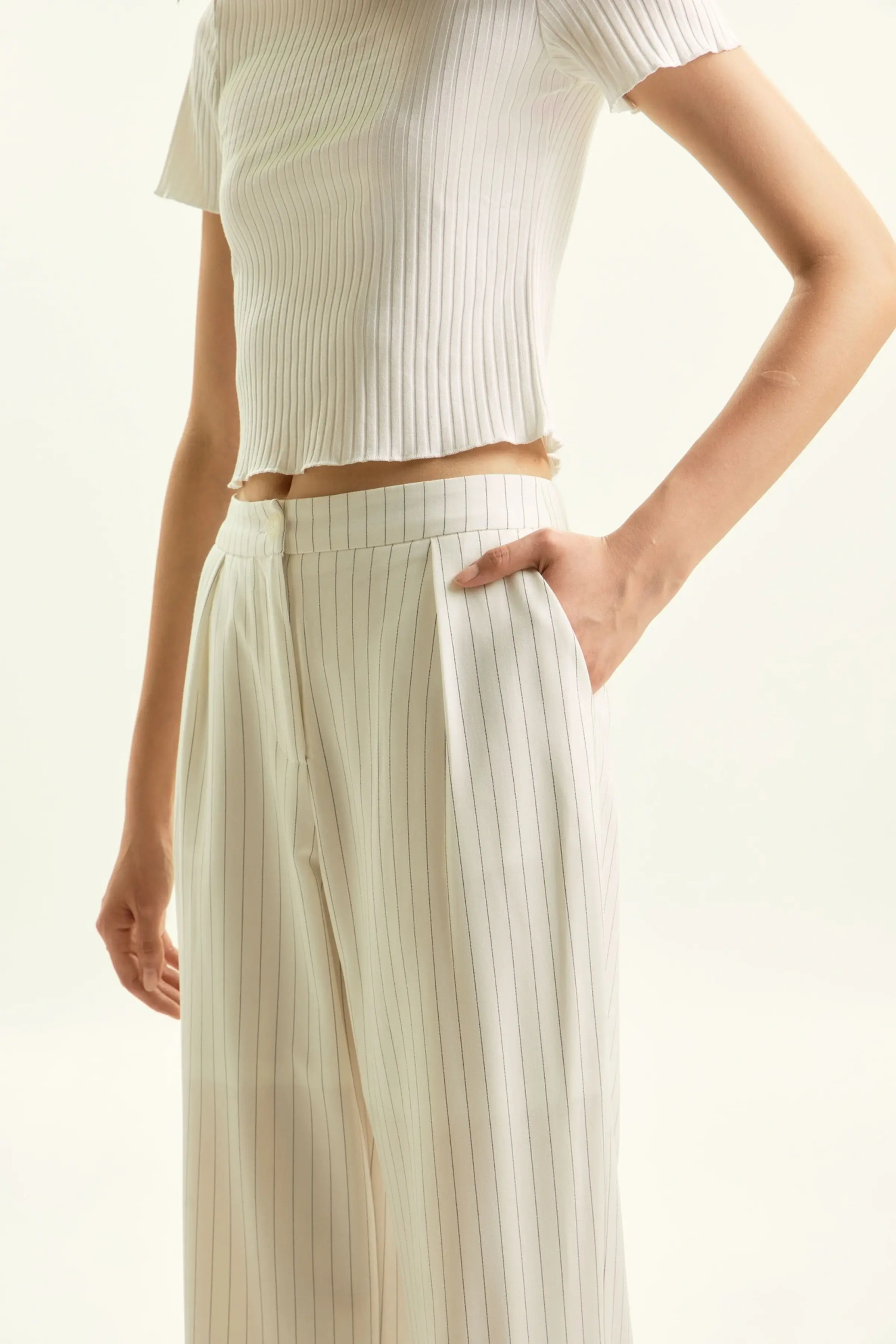 Брюки бело-черная полоска для женщин 45104-46 71